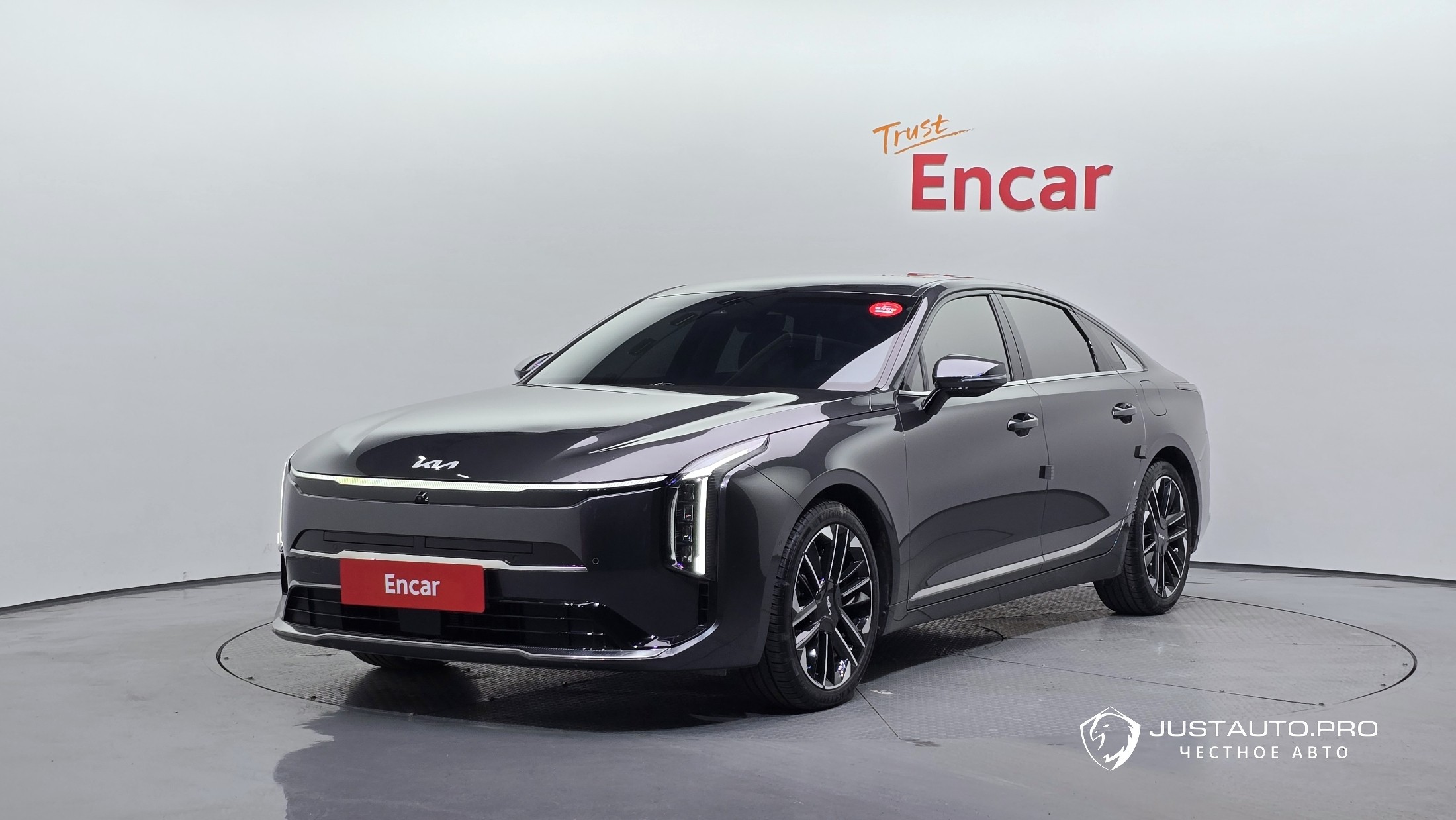 Автомобиль Kia K8