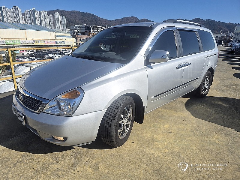 Автомобиль Kia Canival