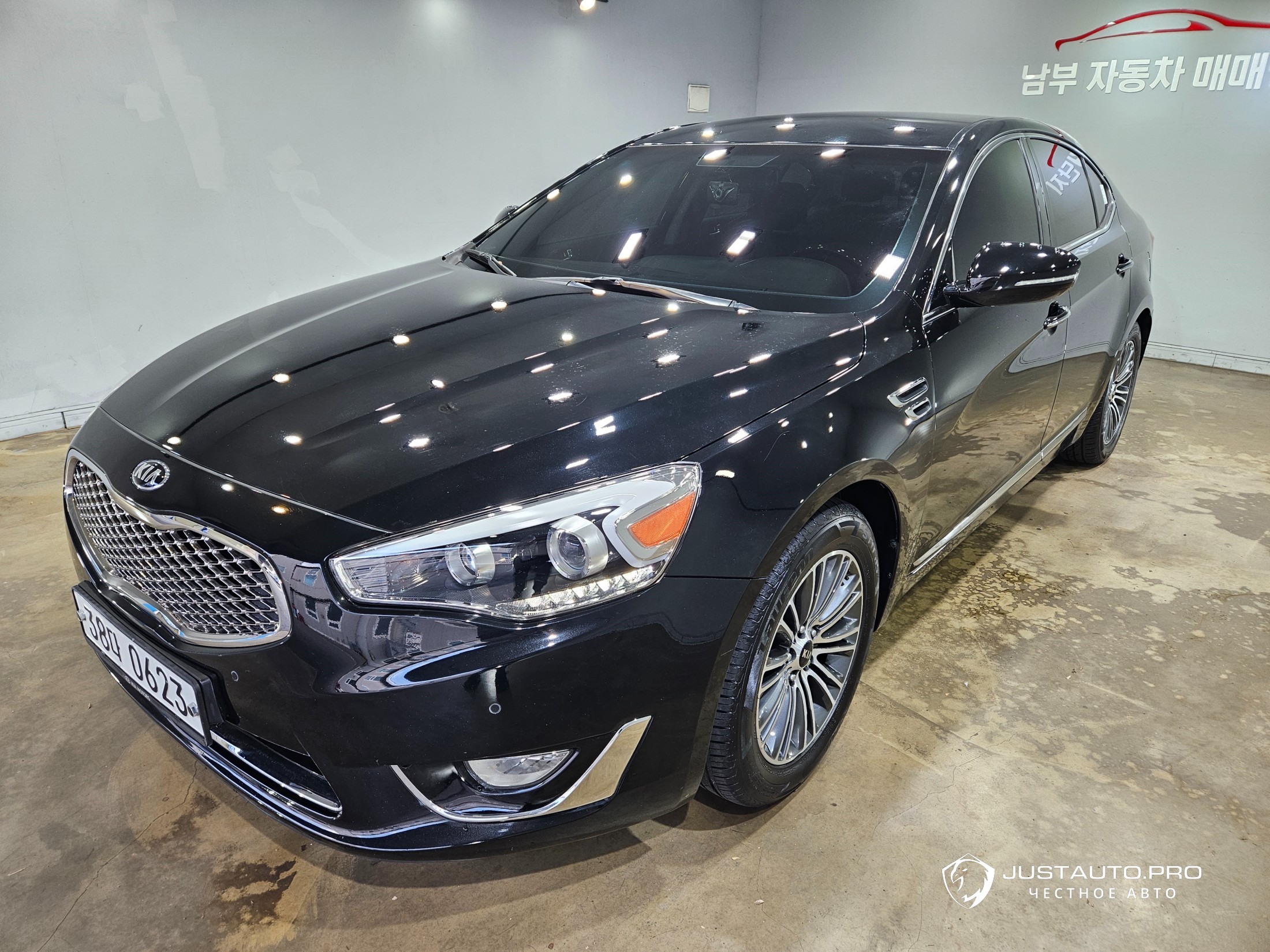 Автомобиль Kia K7