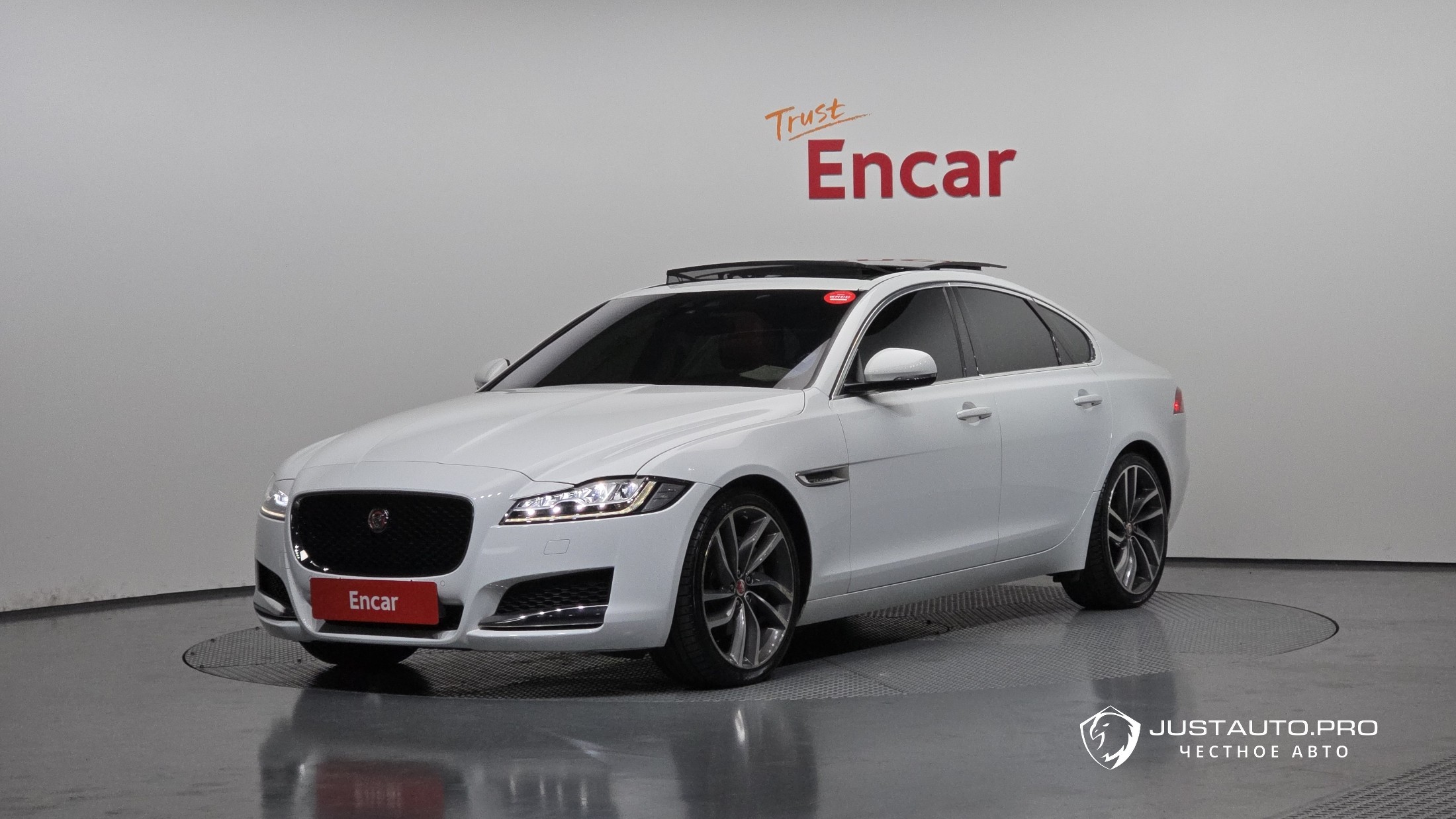Автомобиль Jaguar XF