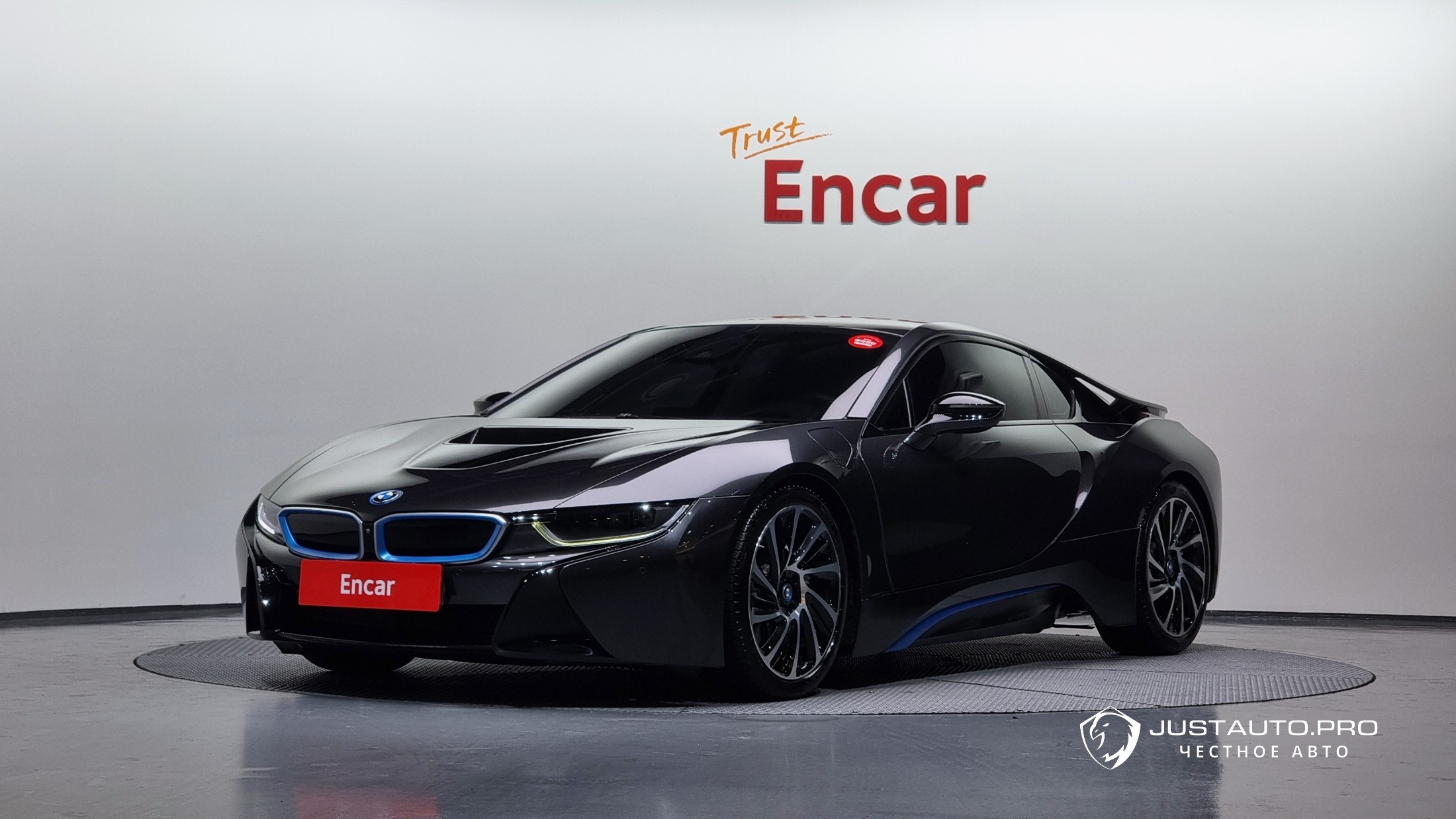 Автомобиль BMW i8