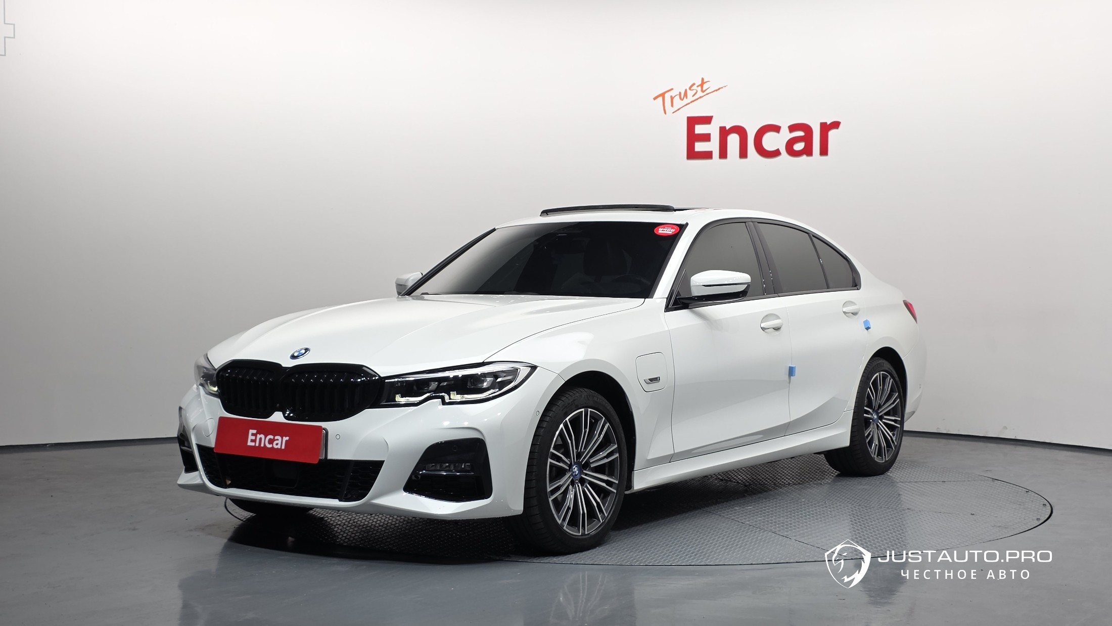 Автомобиль BMW 3-Series