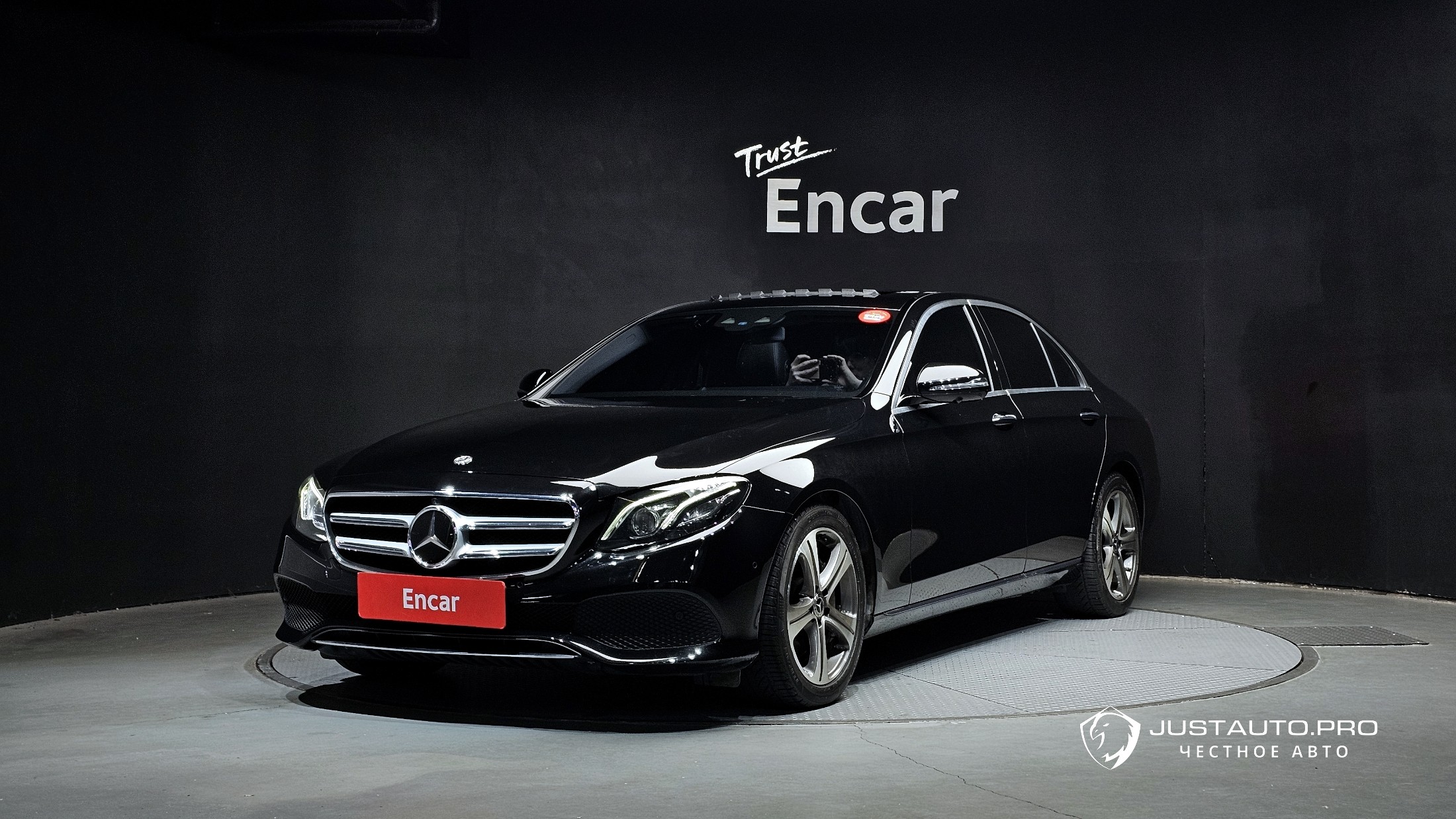 Автомобиль Mercedes-Benz E-Class