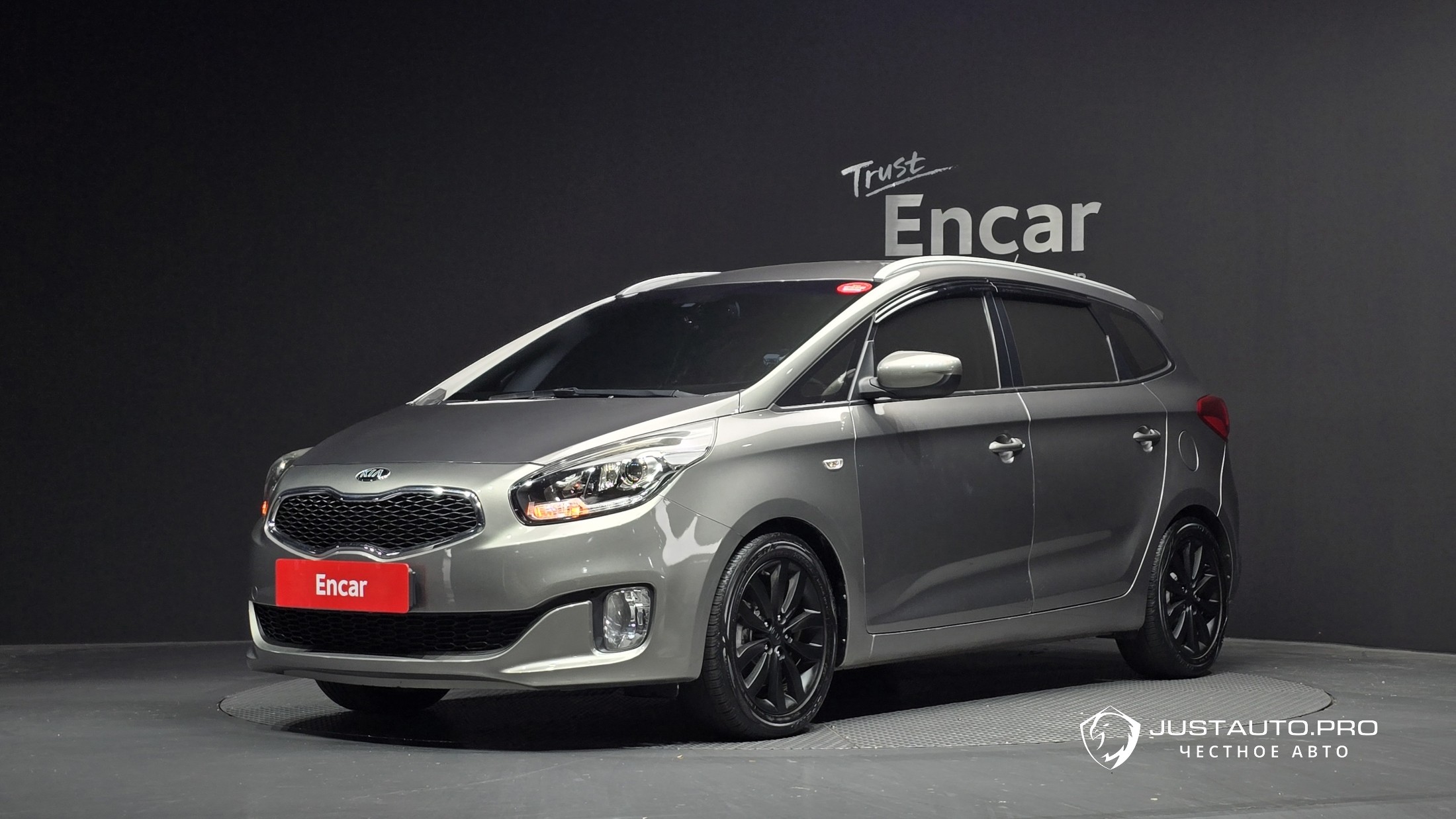 Автомобиль Kia Carens
