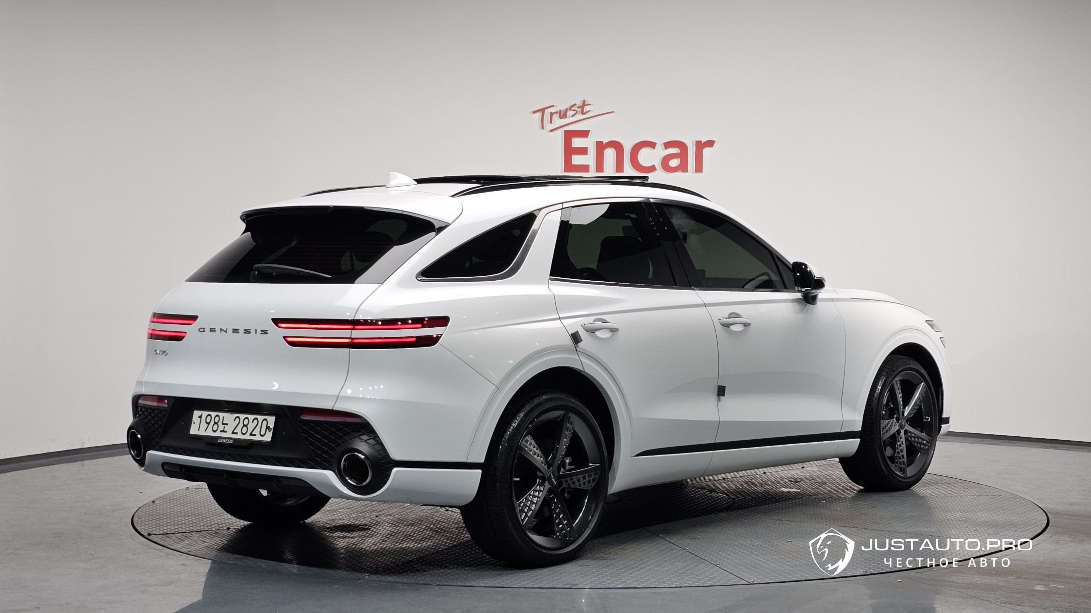 Автомобиль Genesis GV70