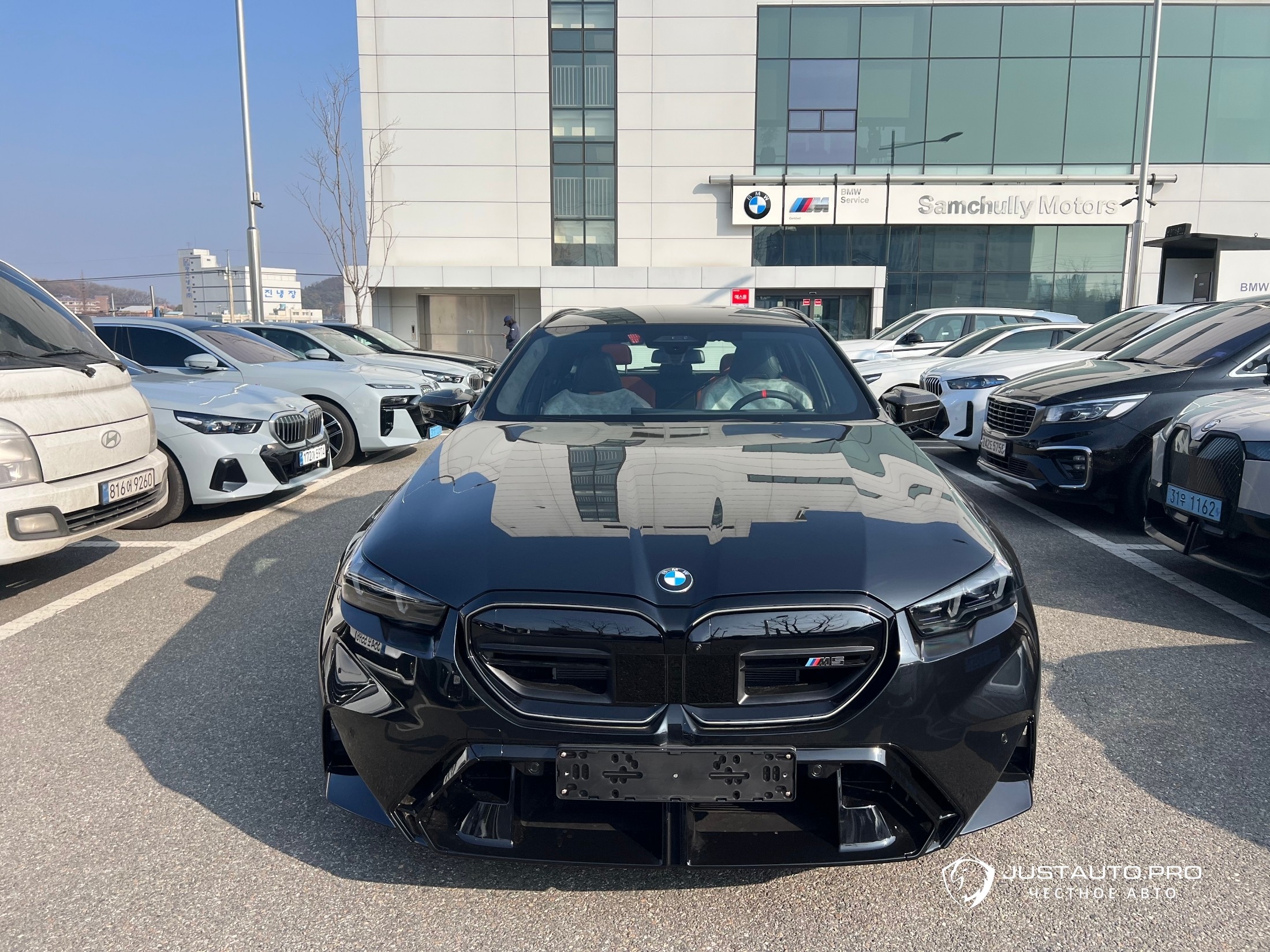 Автомобиль BMW M5