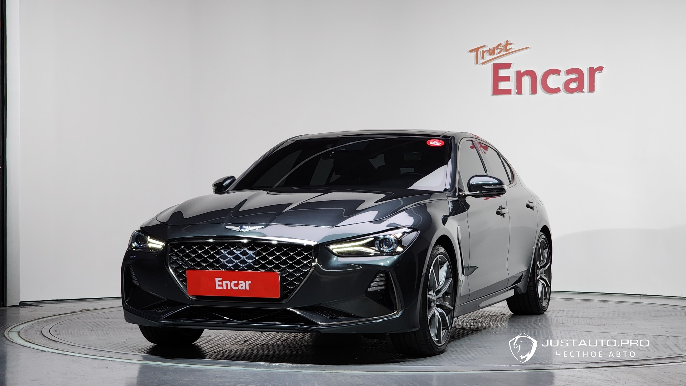 Автомобиль Genesis G70