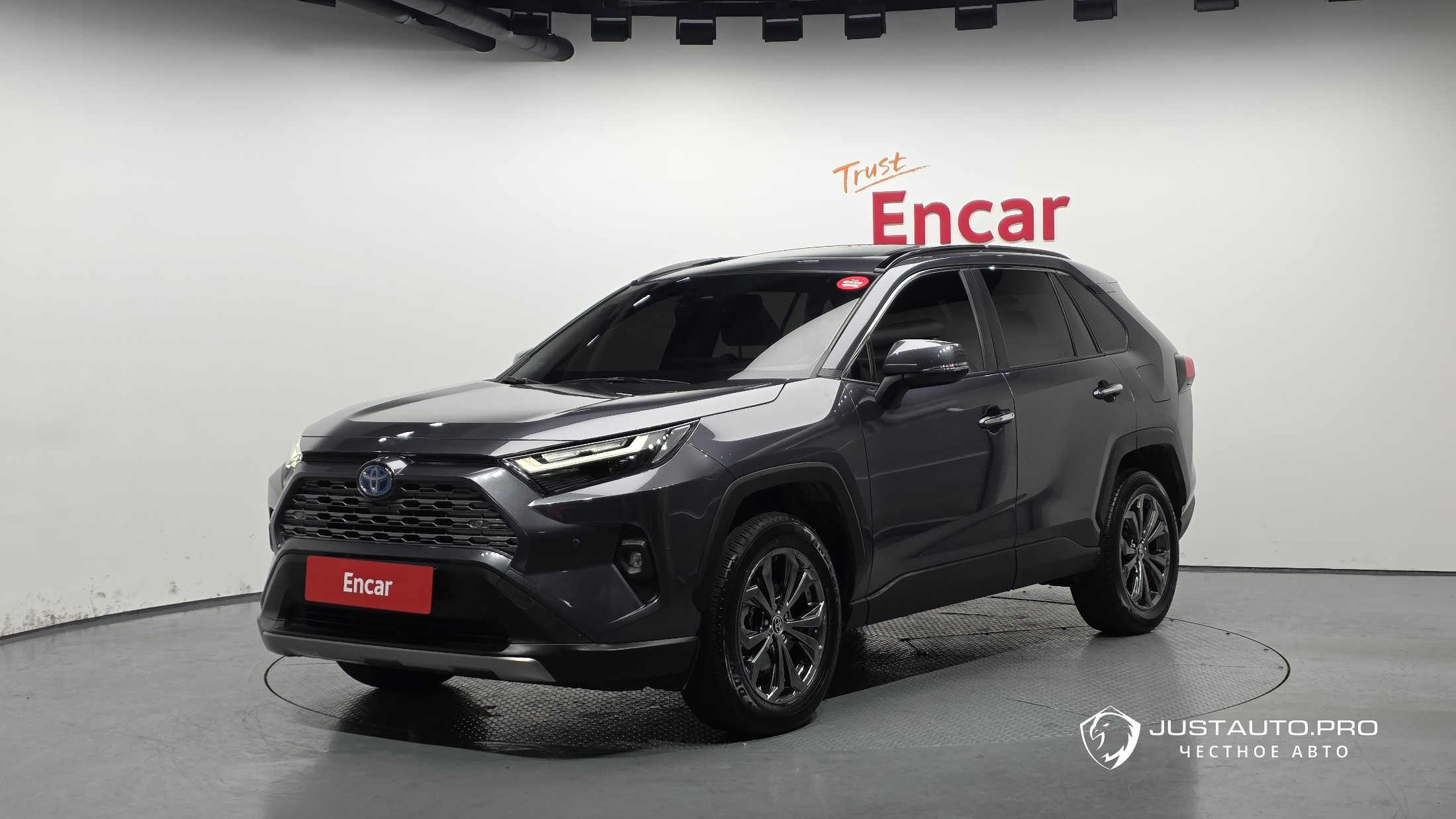 Автомобиль Toyota RAV4