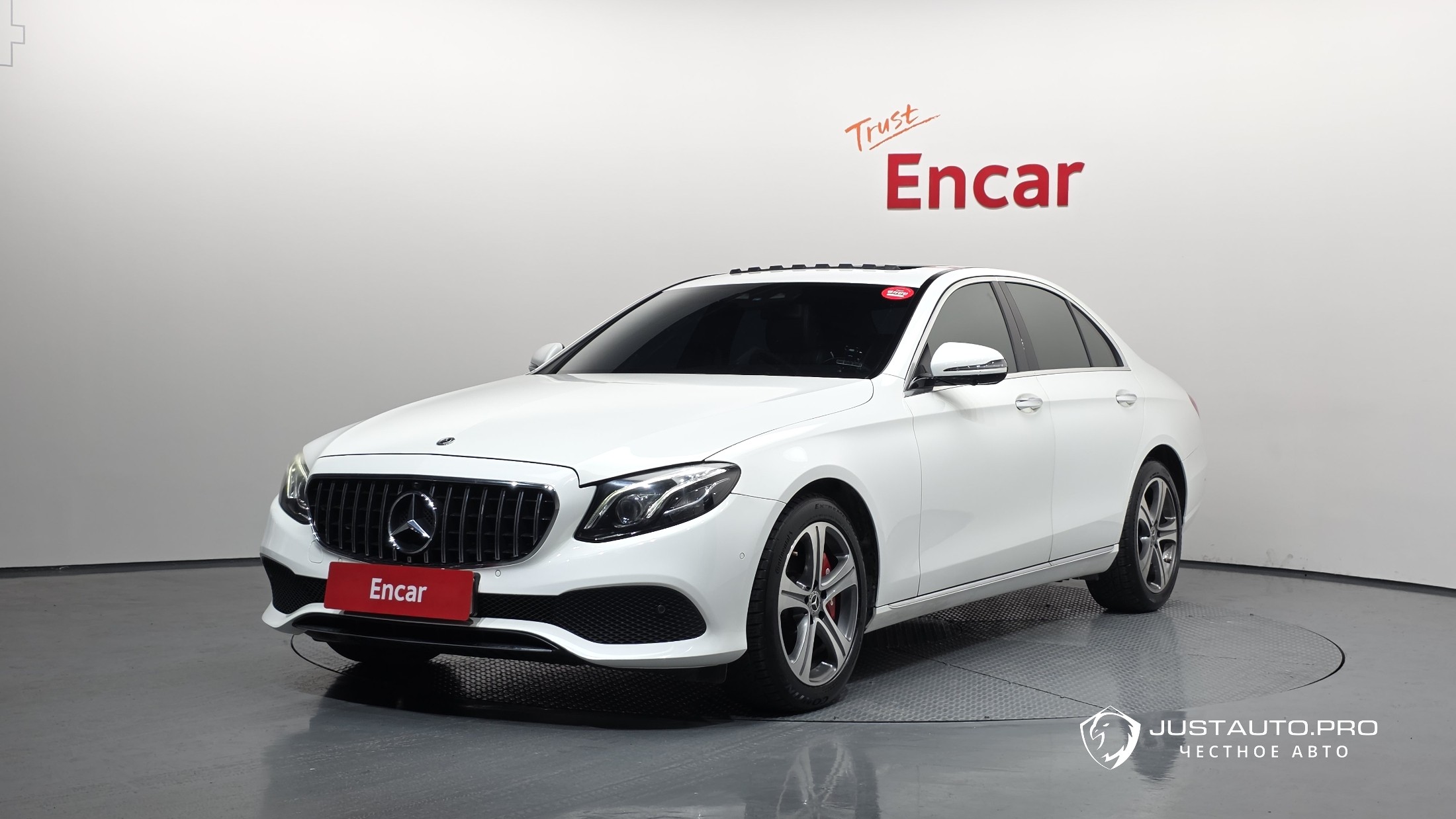 Автомобиль Mercedes-Benz E-Class