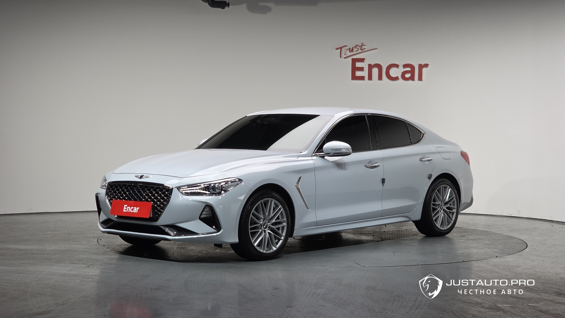 Автомобиль Genesis G70