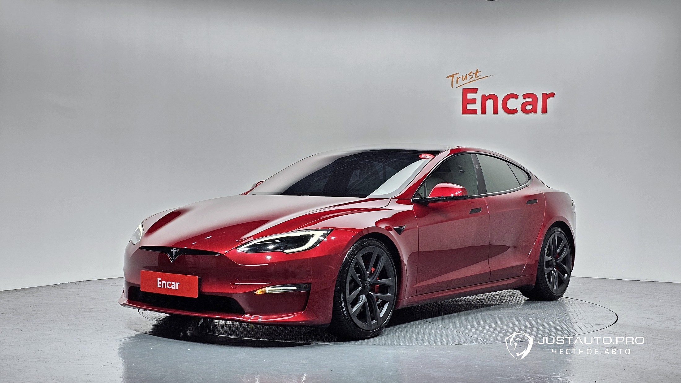 Автомобиль Tesla Model S