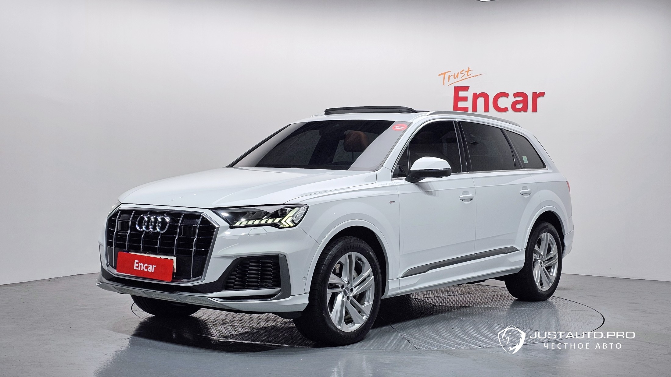 Автомобиль Audi Q7