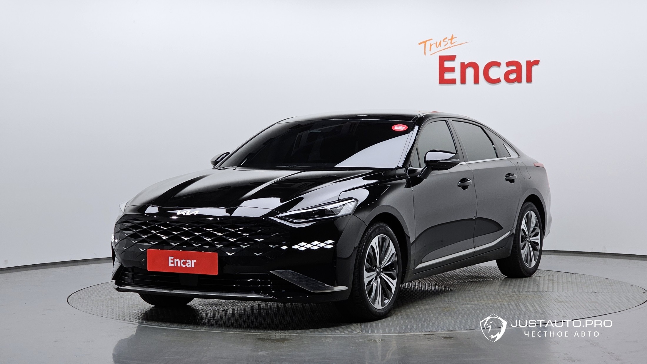 Автомобиль Kia K8