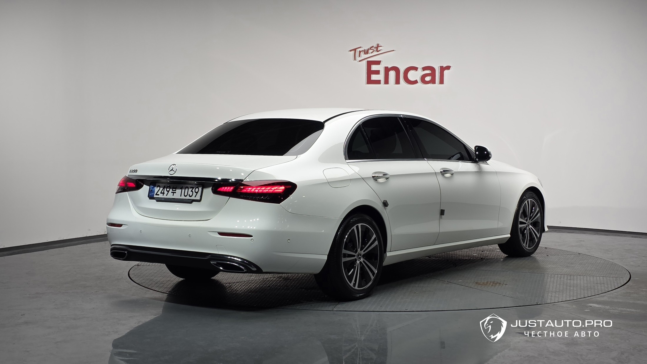 Автомобиль Mercedes-Benz E-Class