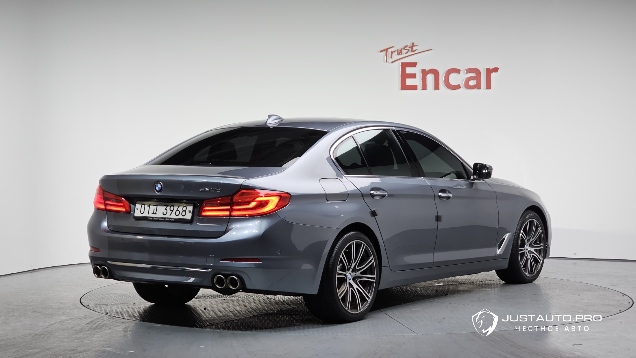 Автомобиль BMW 5-Series