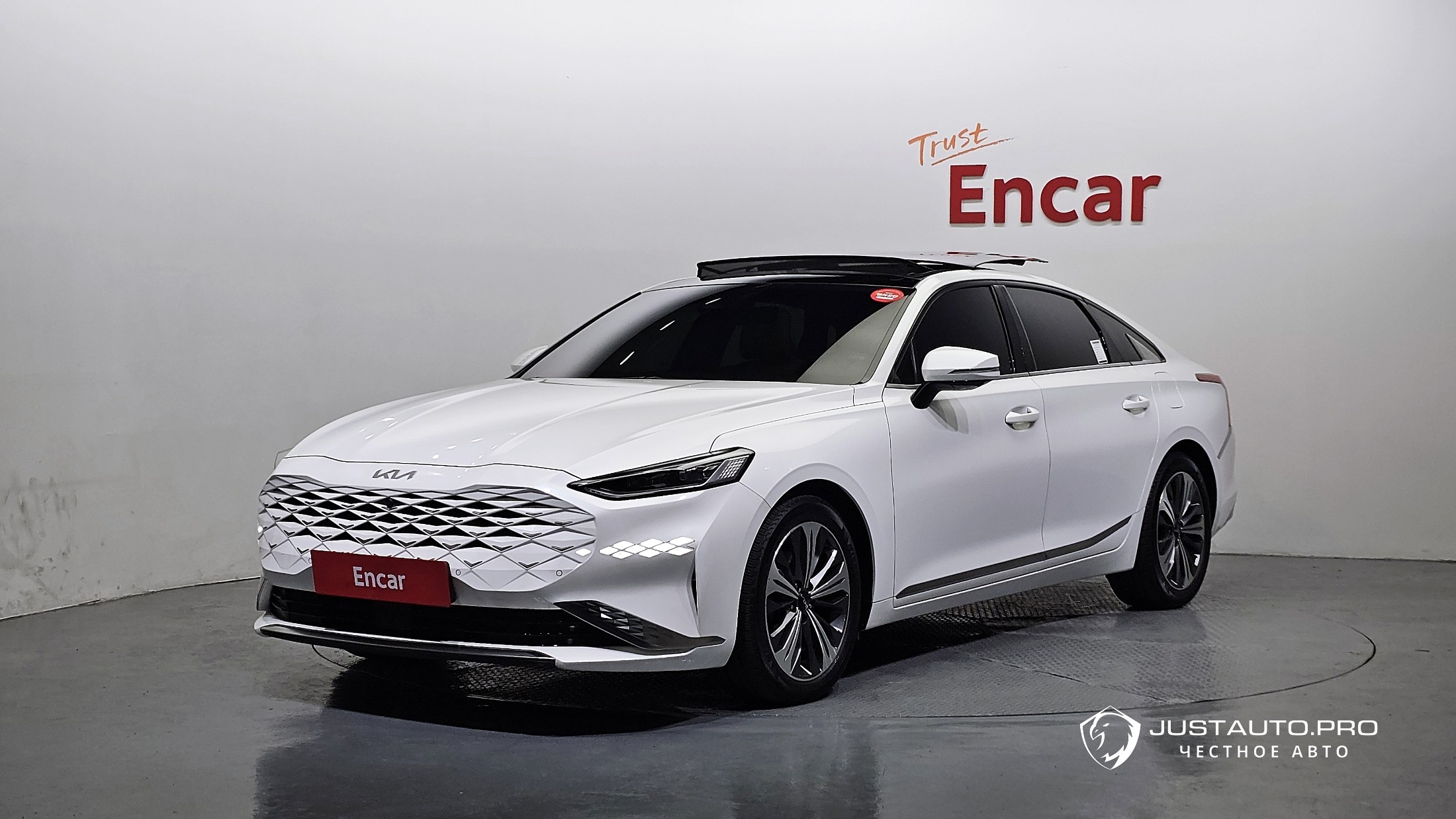 Автомобиль Kia K8