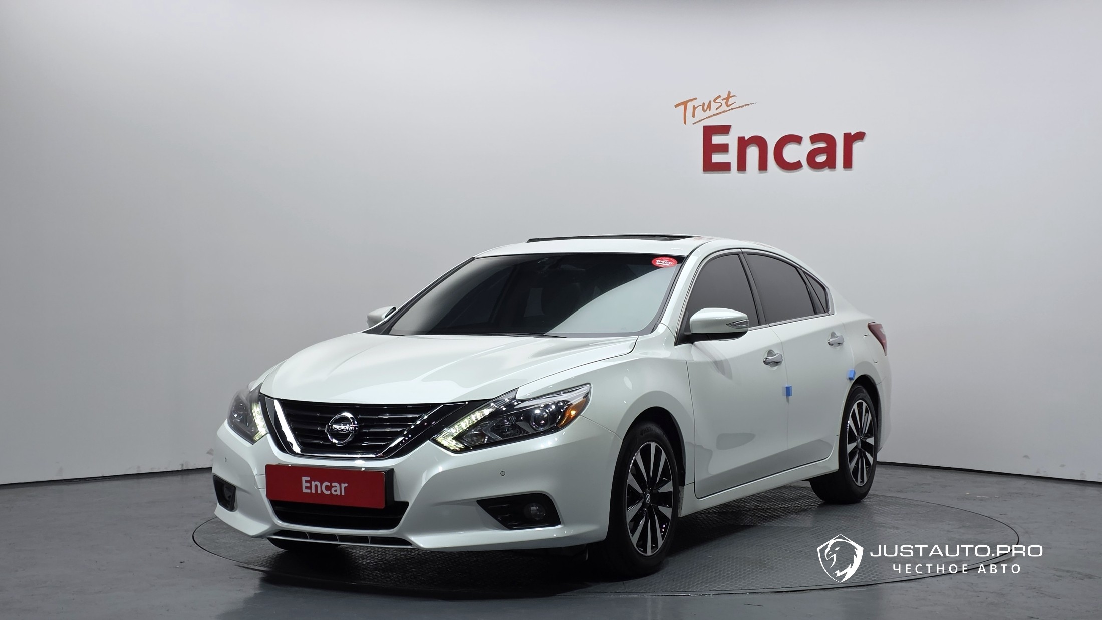 Автомобиль Nissan Altima