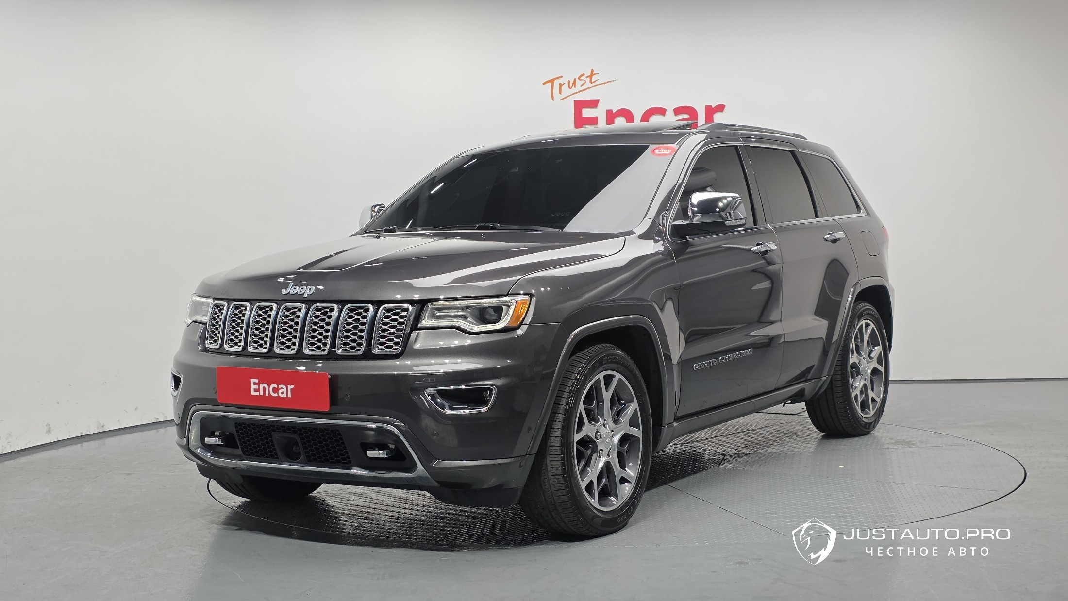 Автомобиль Jeep Cherokee