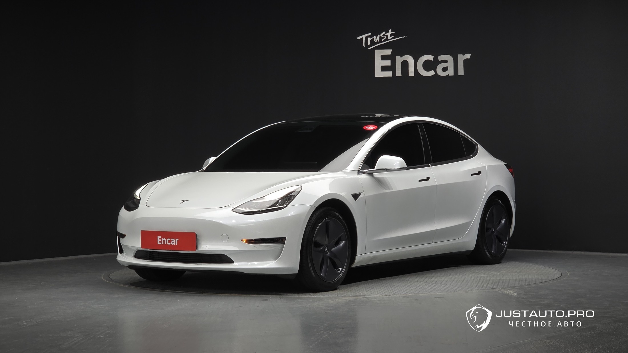 Автомобиль Tesla Model 3