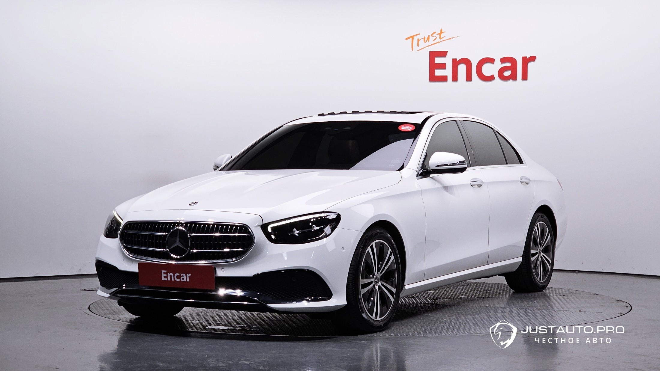 Автомобиль Mercedes-Benz E-Class