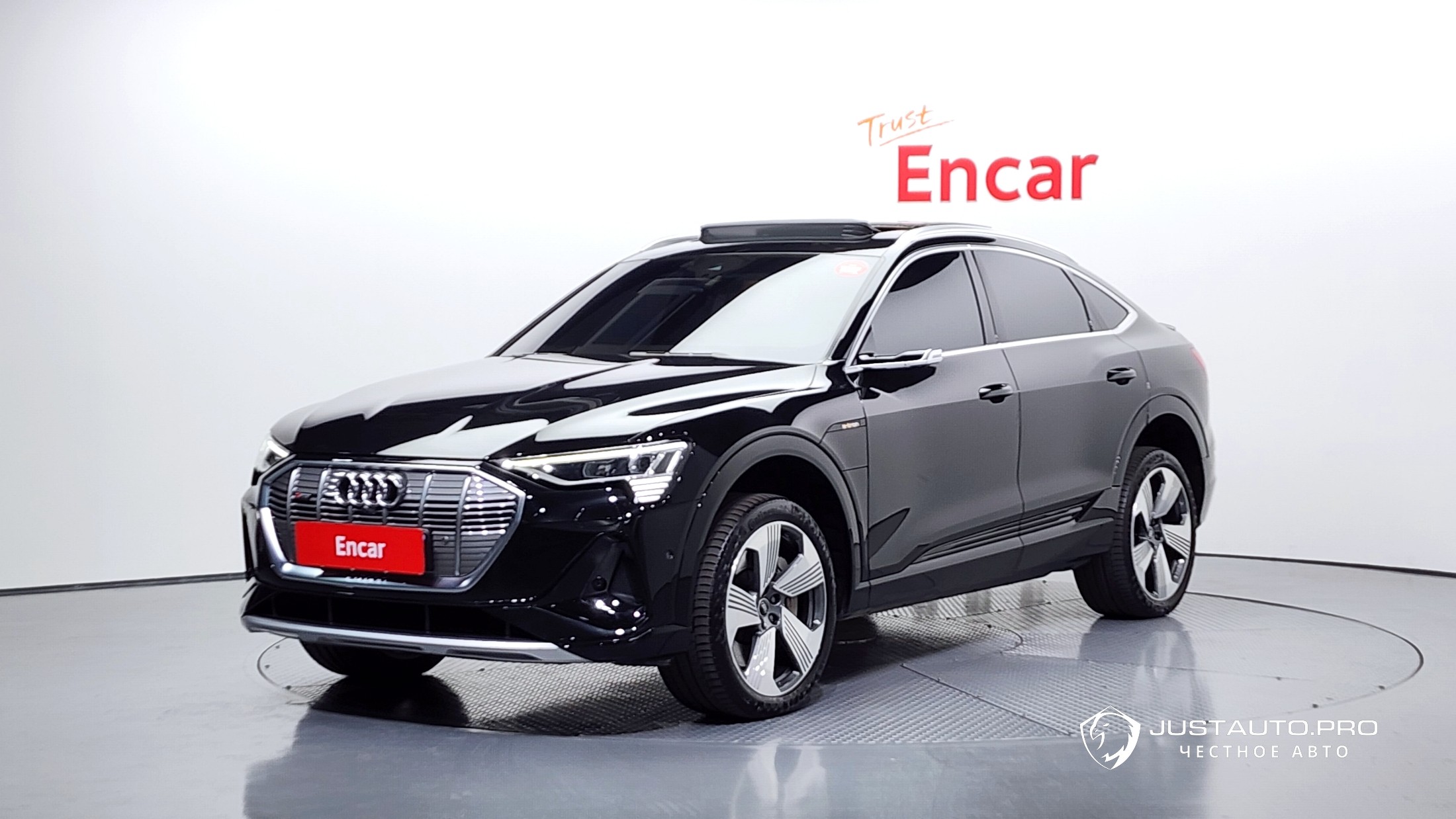 Автомобиль Audi e-tron