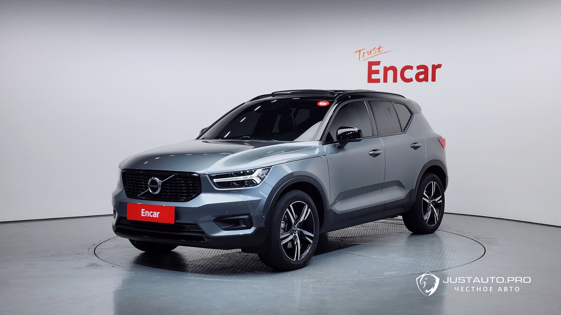 Автомобиль Volvo XC40