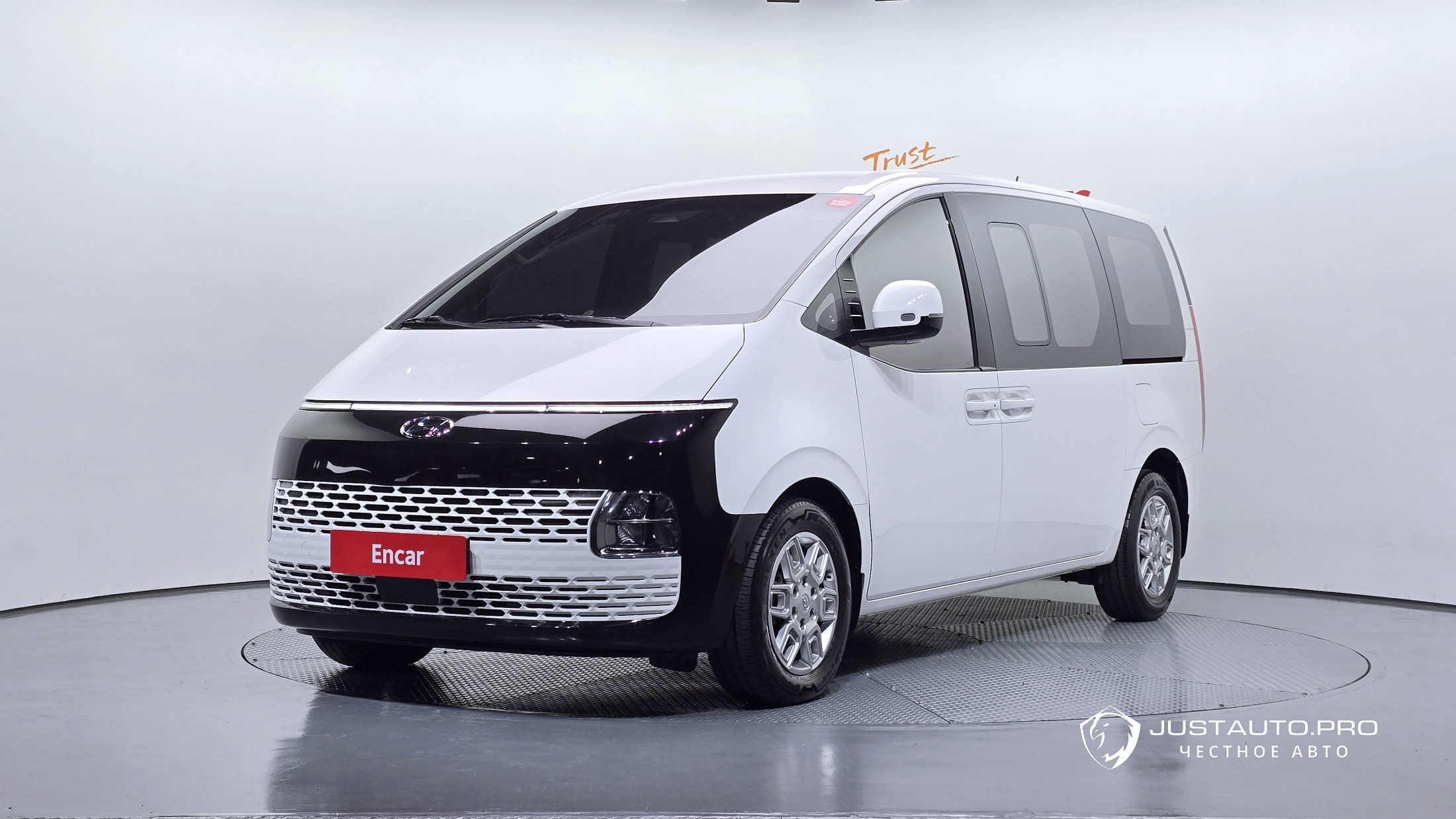 Автомобиль Hyundai Staria