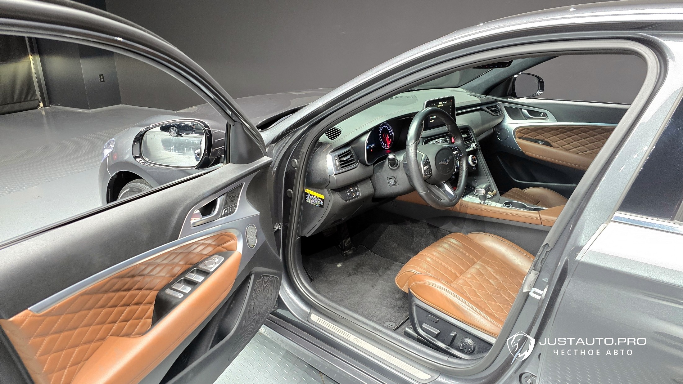 Автомобиль Genesis G70