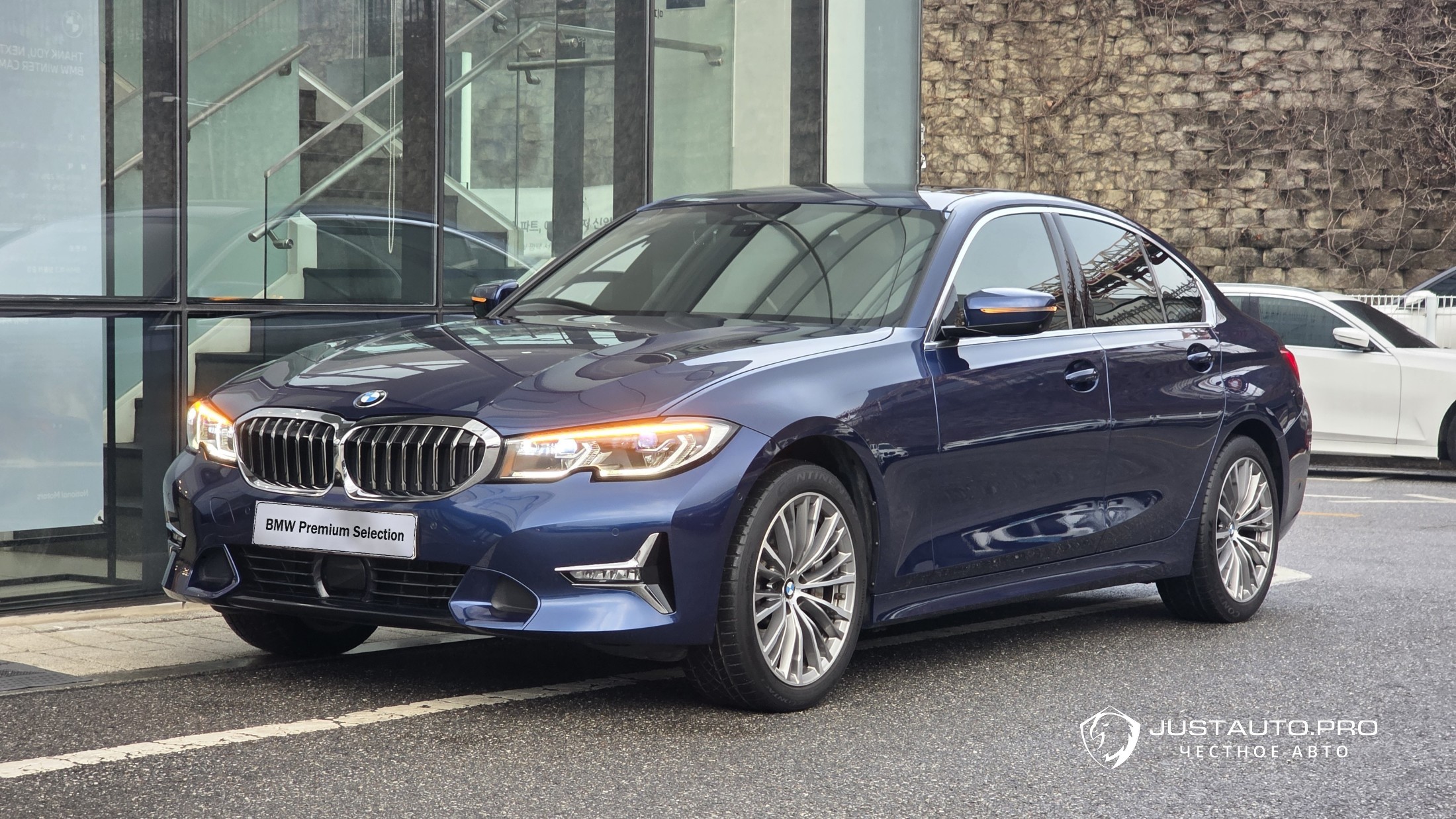 Автомобиль BMW 3-Series