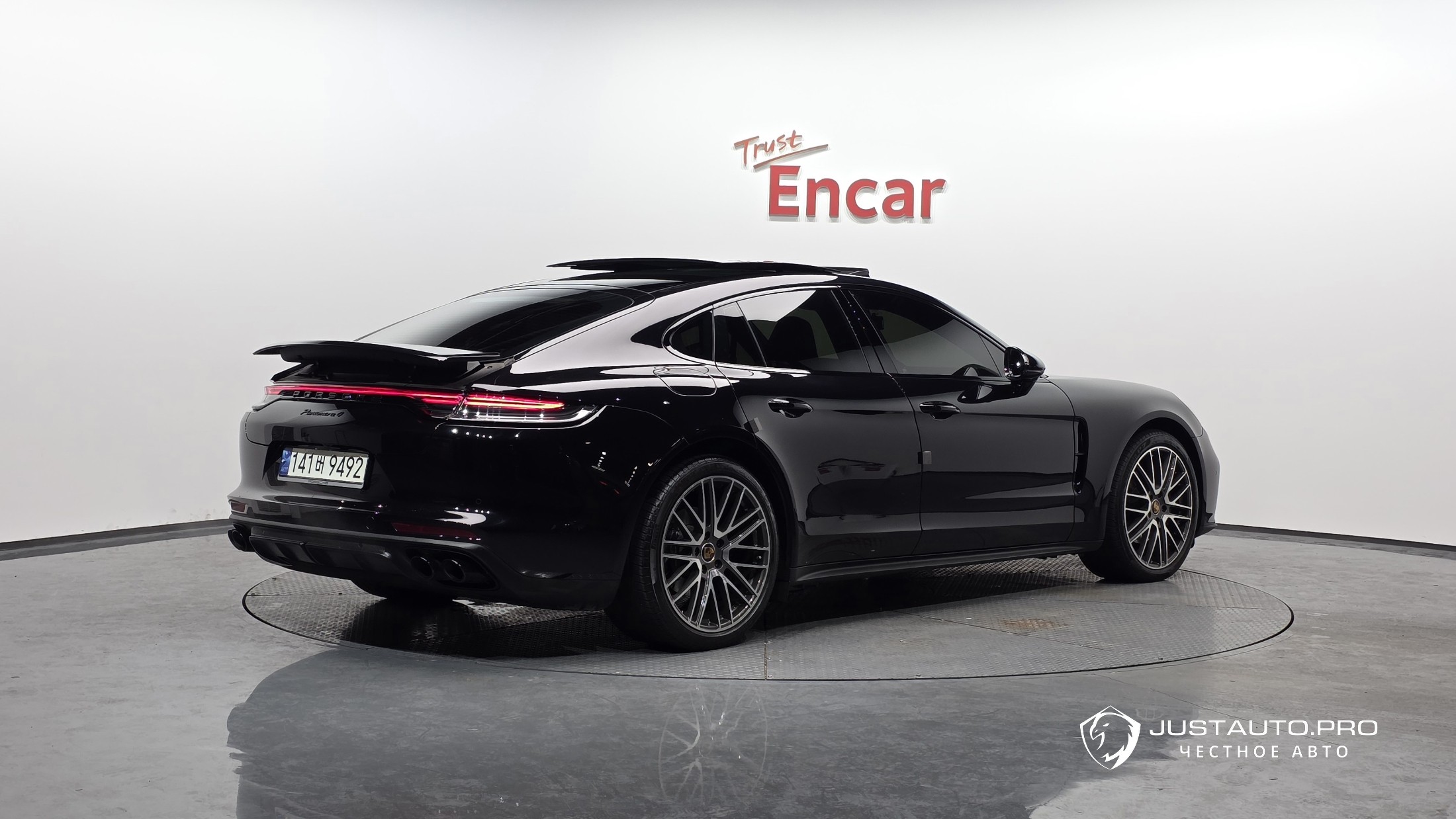 Автомобиль Porsche Panamera