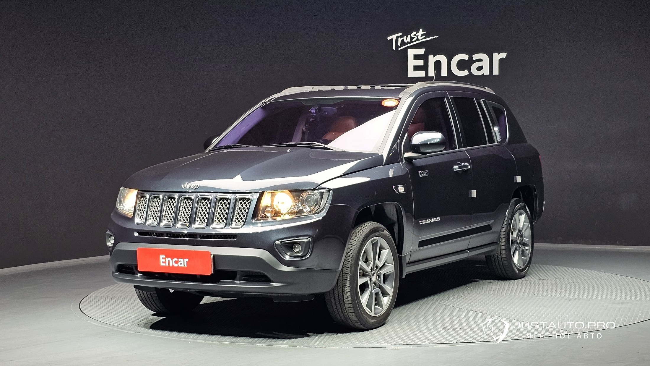 Автомобиль Jeep Compass