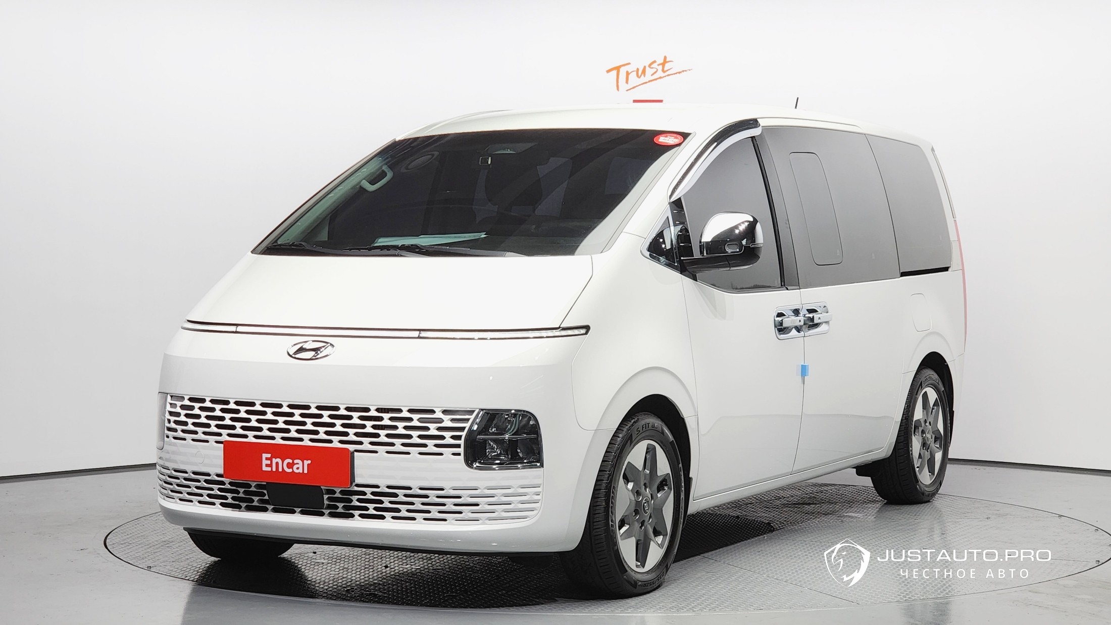 Автомобиль Hyundai Staria