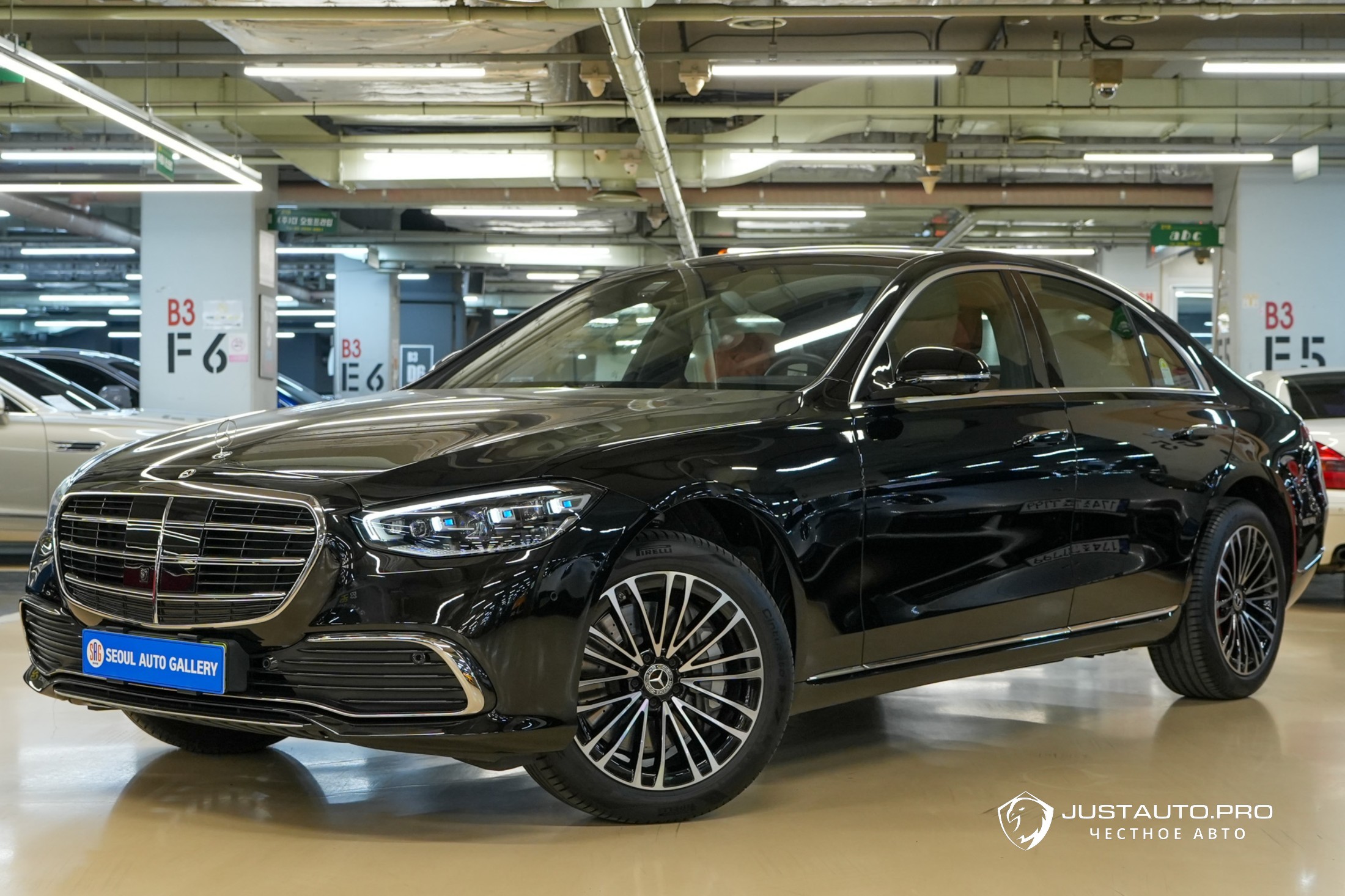 Автомобиль Mercedes-Benz S-Class