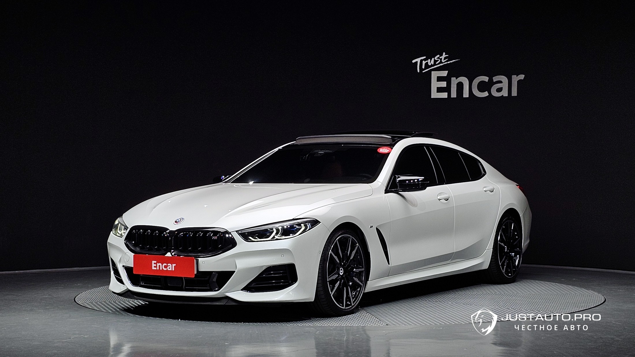 Автомобиль BMW 8-Series