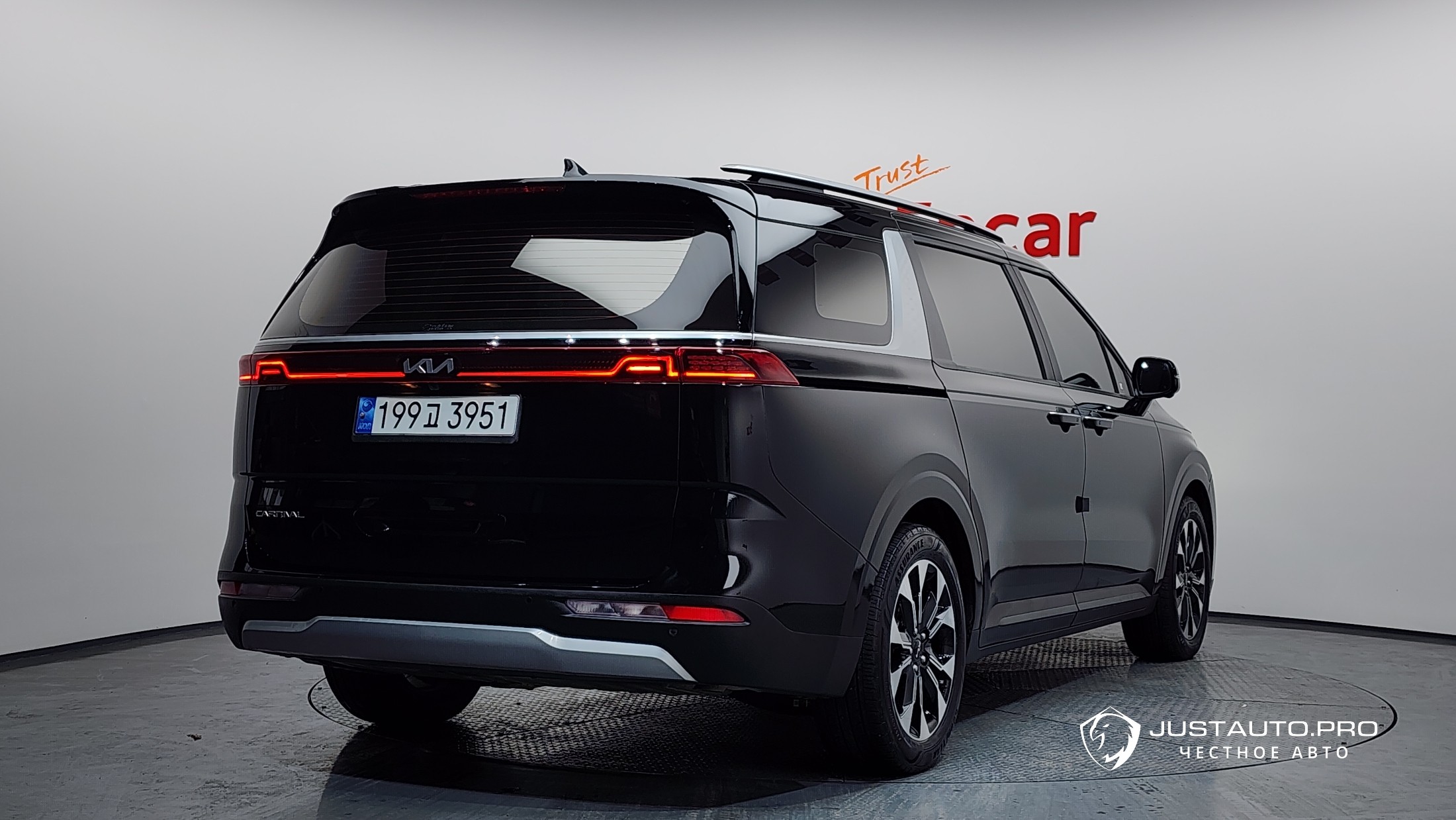 Автомобиль Kia Canival