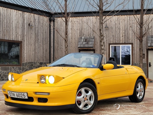 Автомобиль Kia Elan