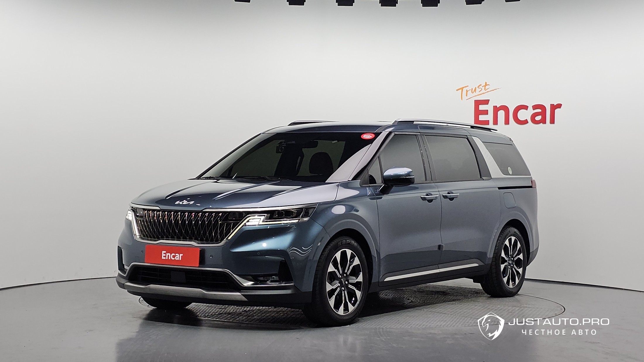 Автомобиль Kia Canival