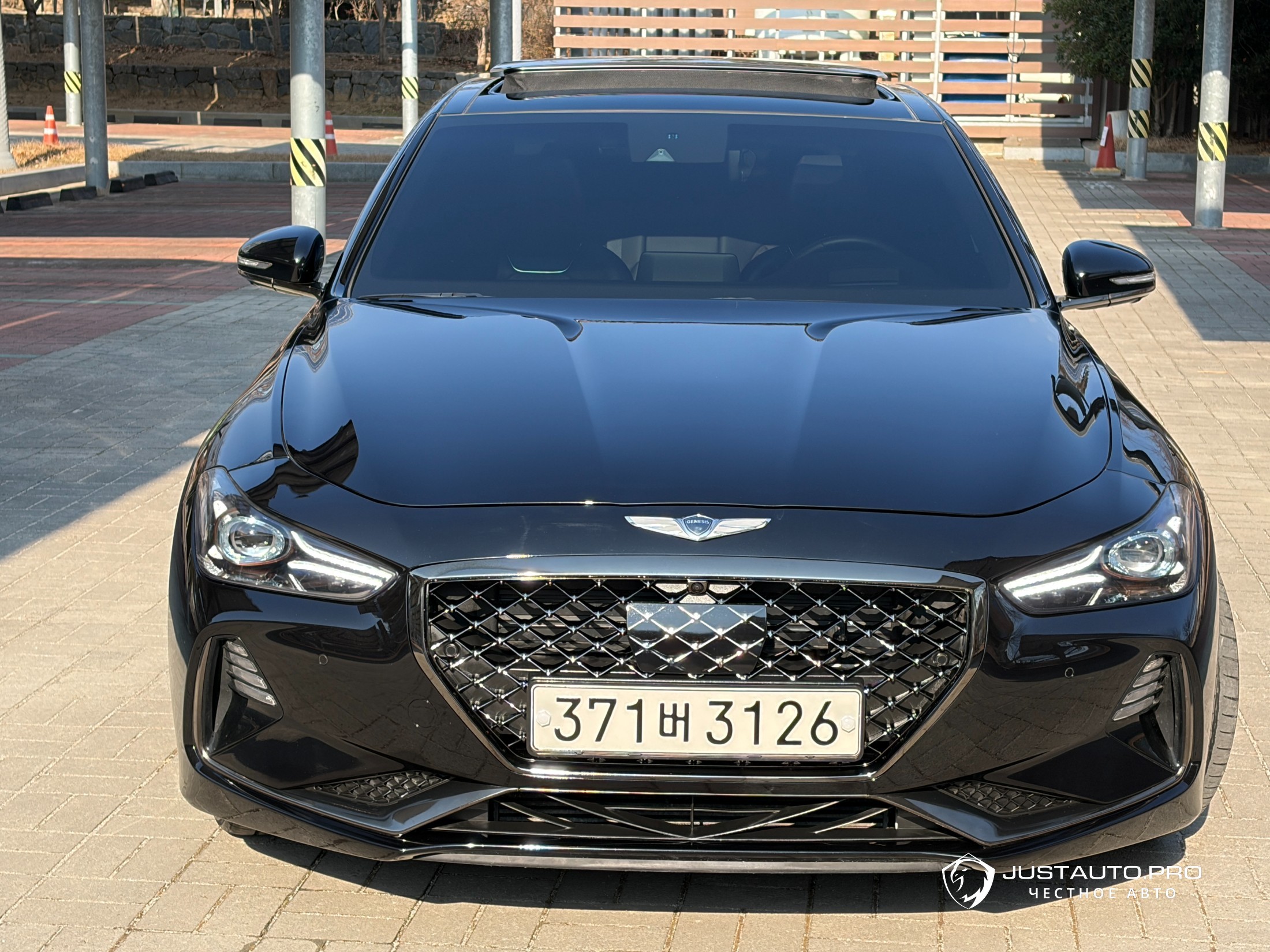 Автомобиль Genesis G70