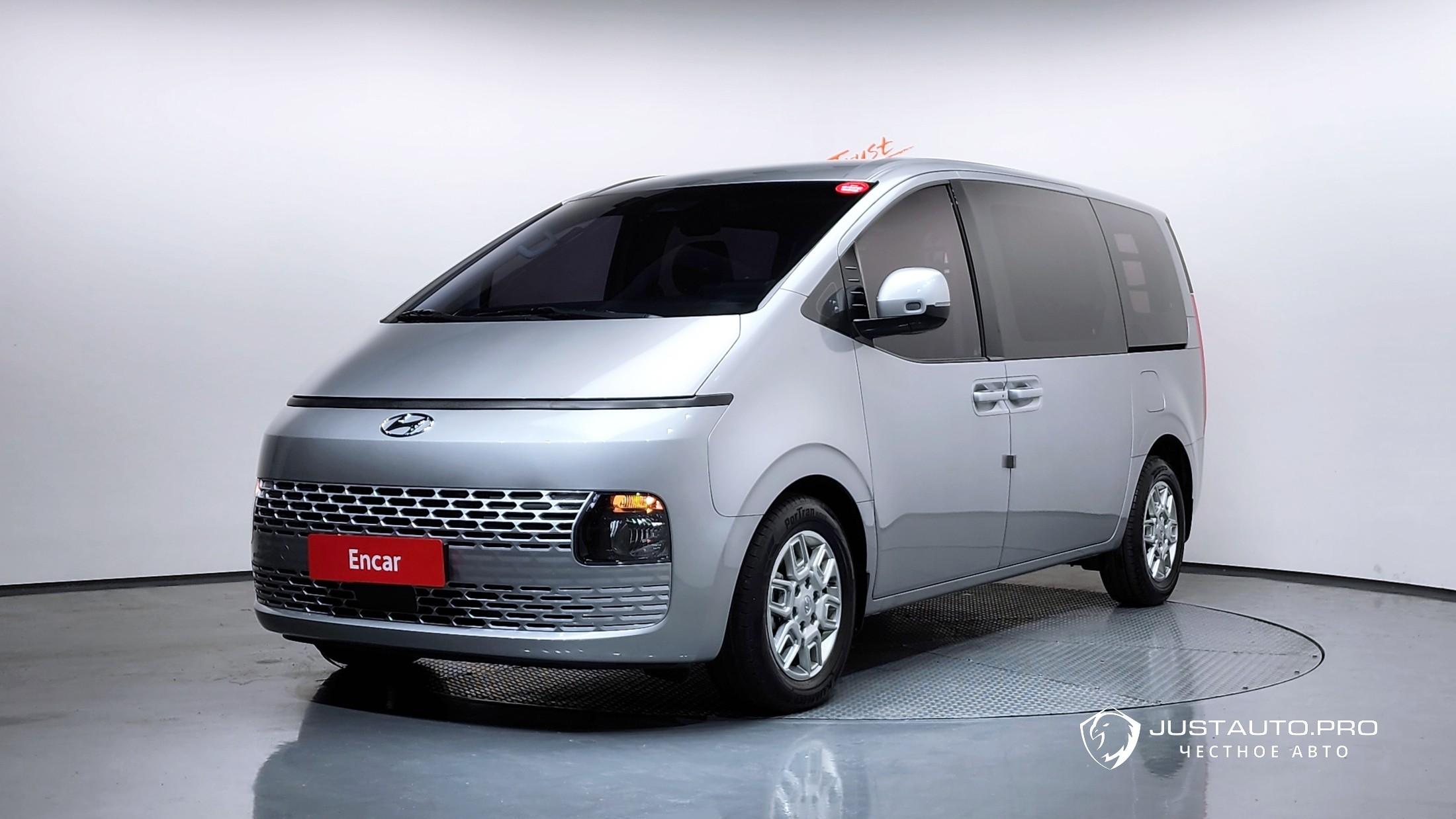 Автомобиль Hyundai Staria