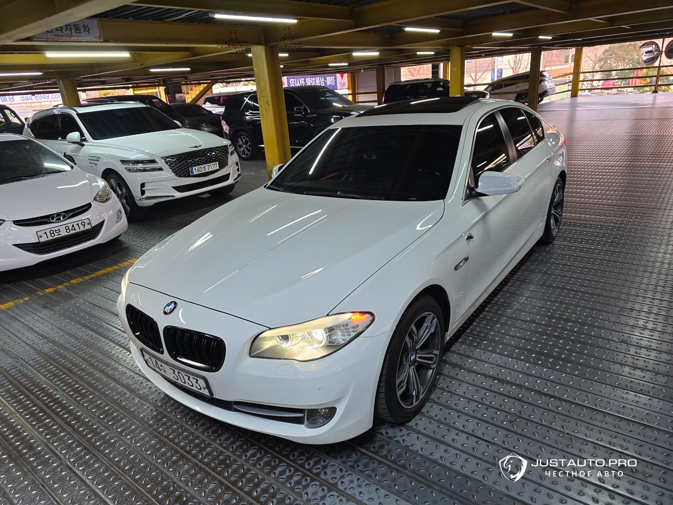 Автомобиль BMW 5-Series