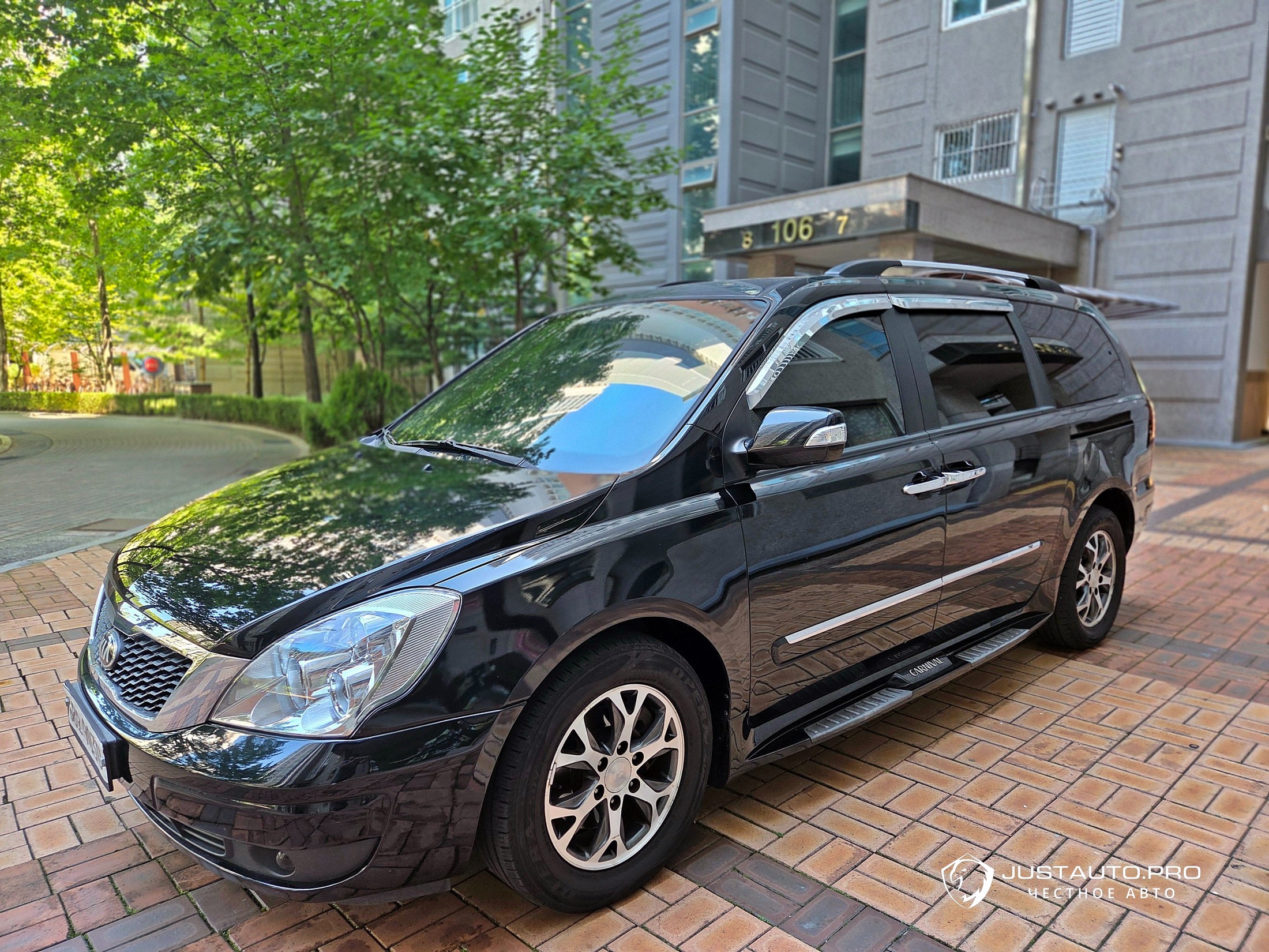 Автомобиль Kia Canival