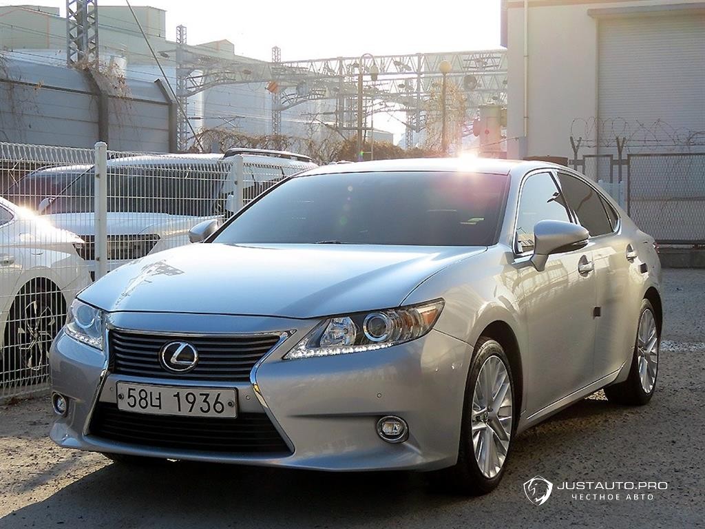Автомобиль Lexus ES