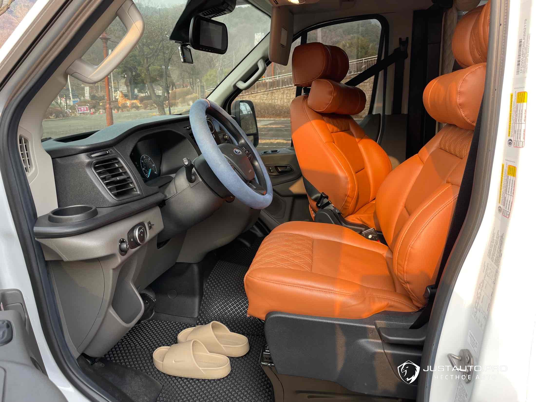 Автомобиль Ford Transit