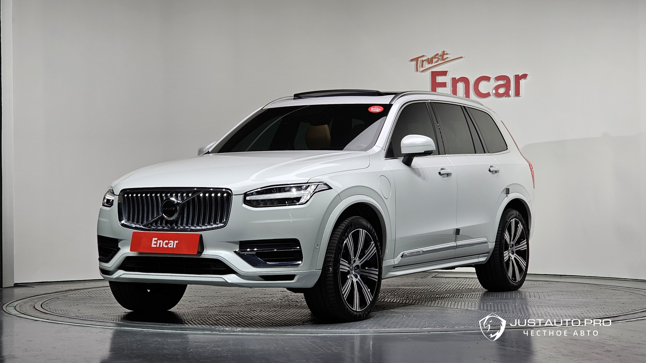Автомобиль Volvo XC90