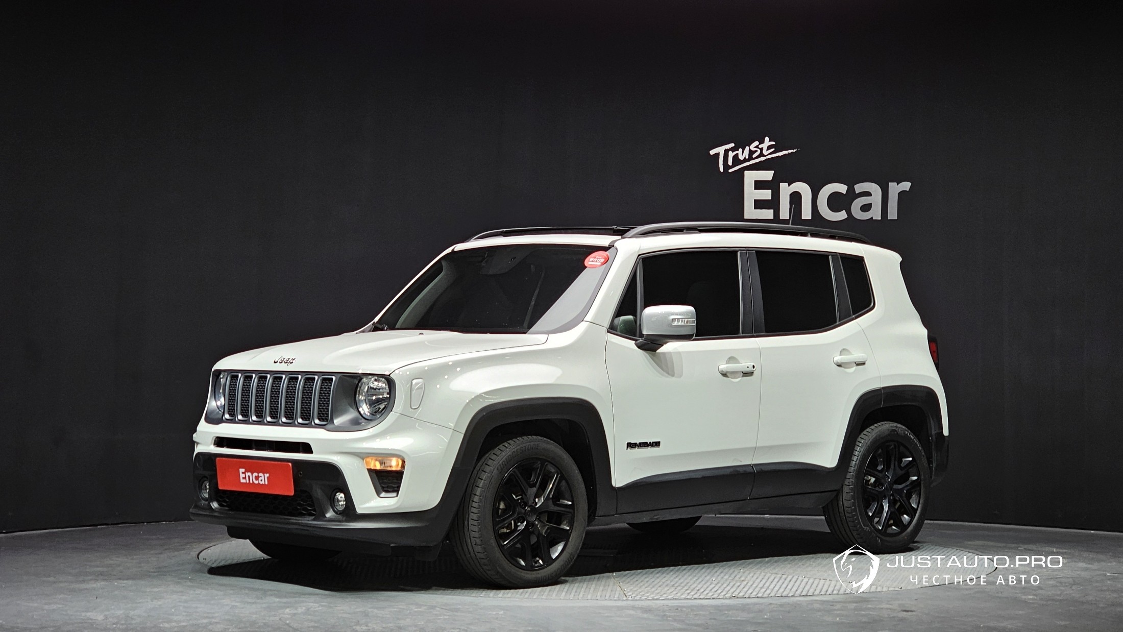 Автомобиль Jeep Renegade