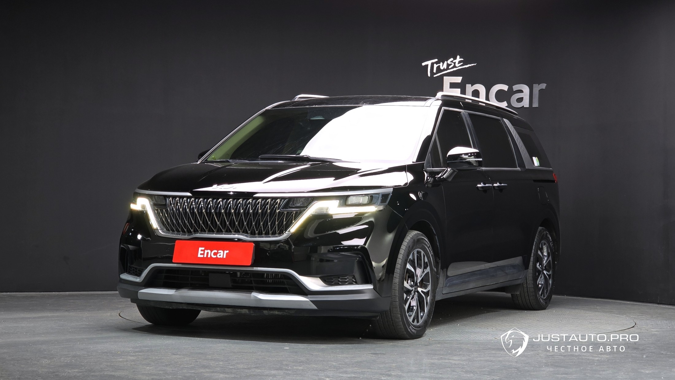 Автомобиль Kia Canival