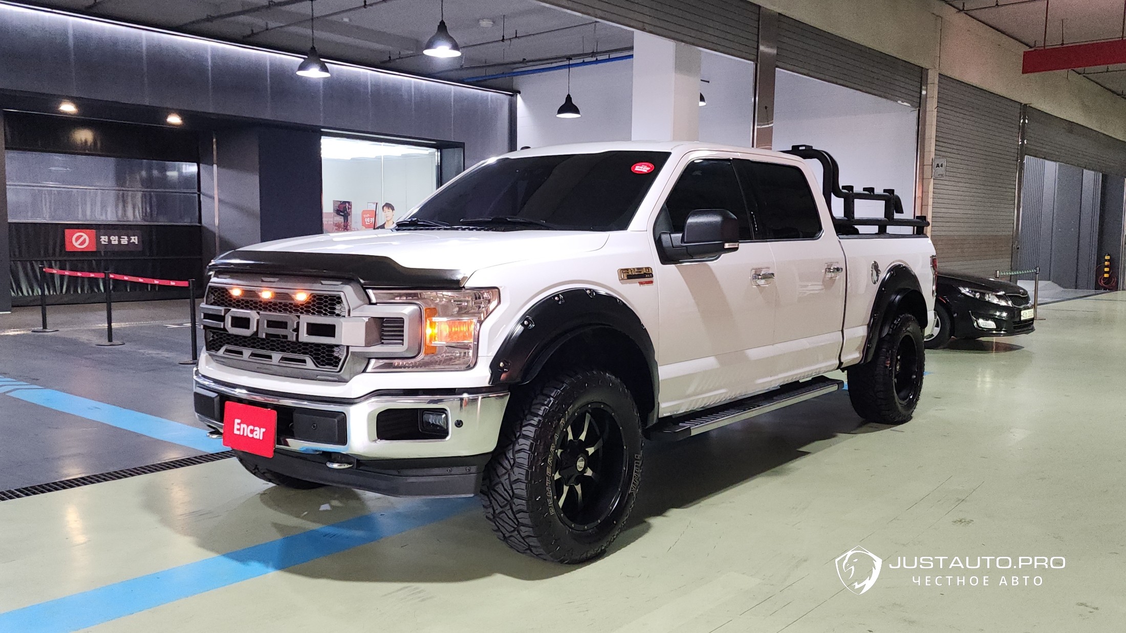 Автомобиль Ford F150