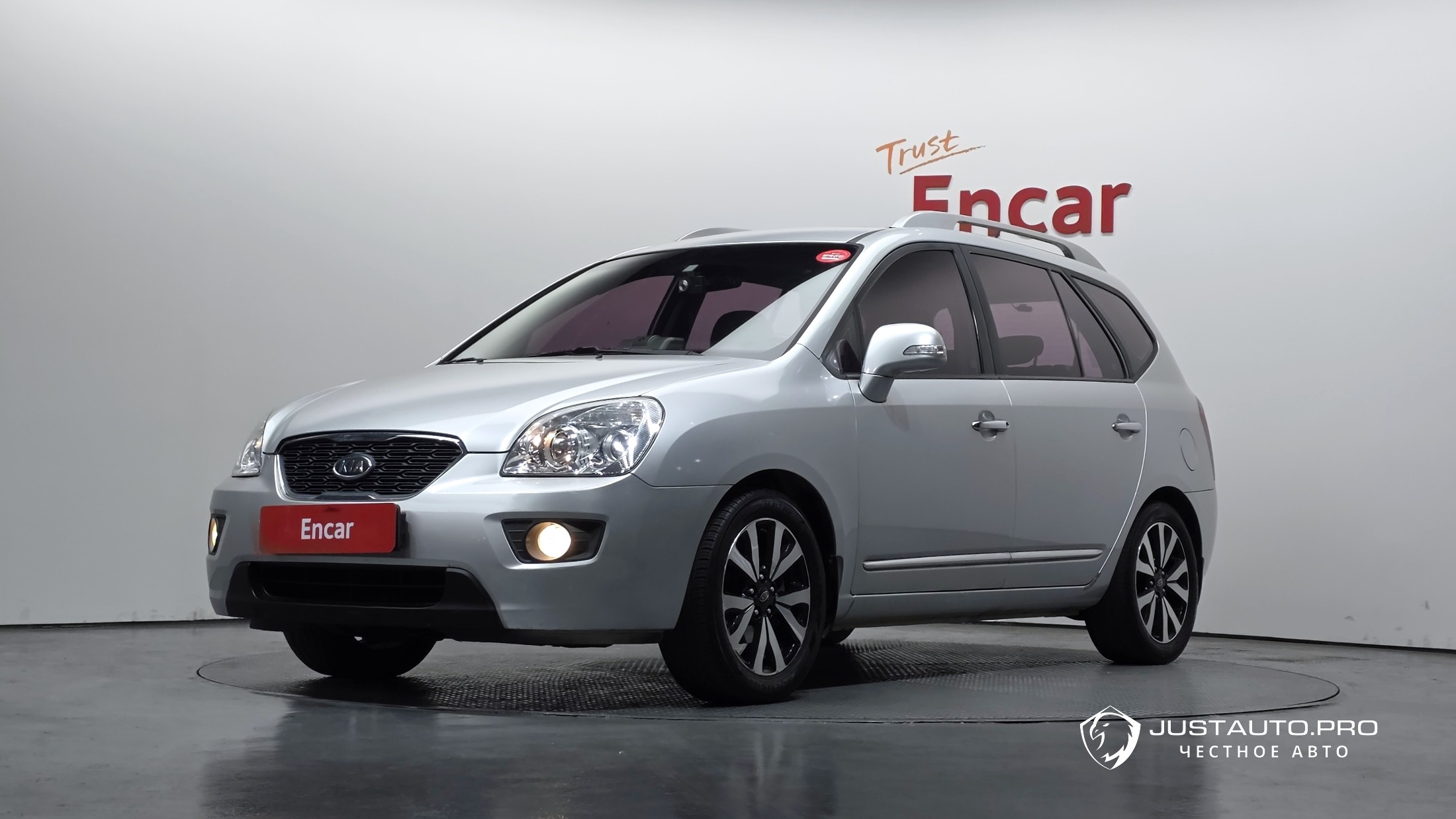 Автомобиль Kia Carens