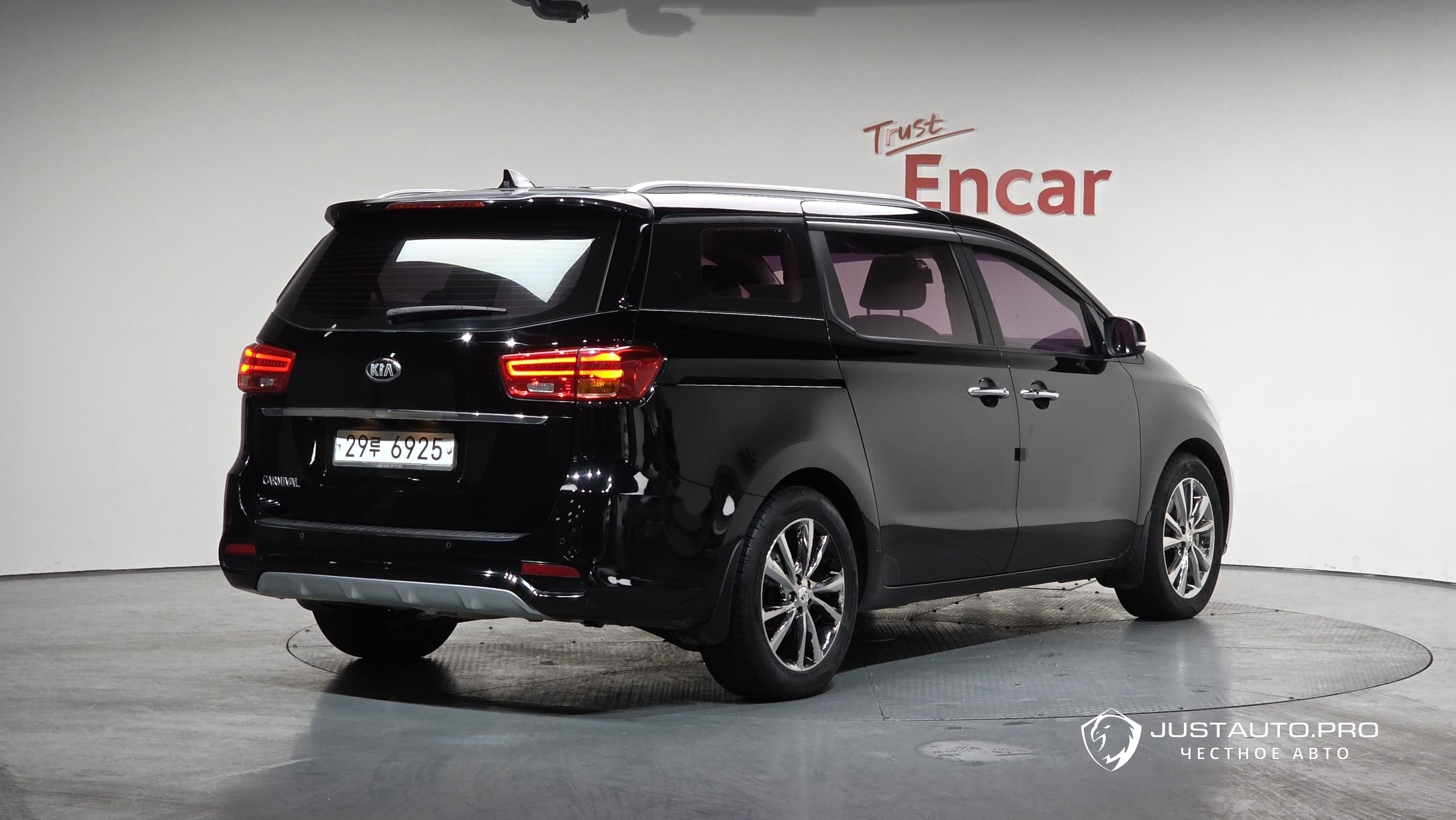 Автомобиль Kia Canival