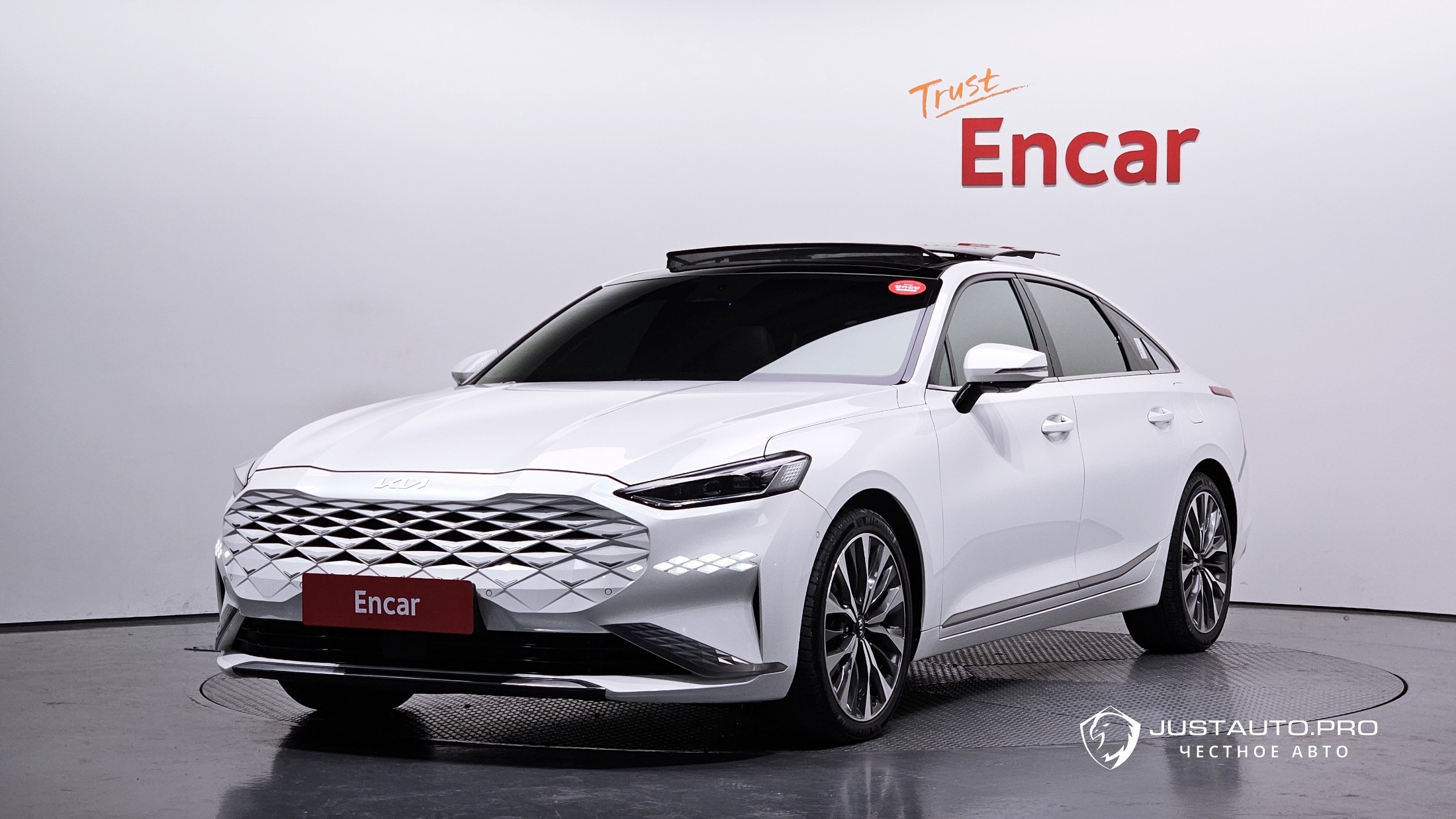 Автомобиль Kia K8